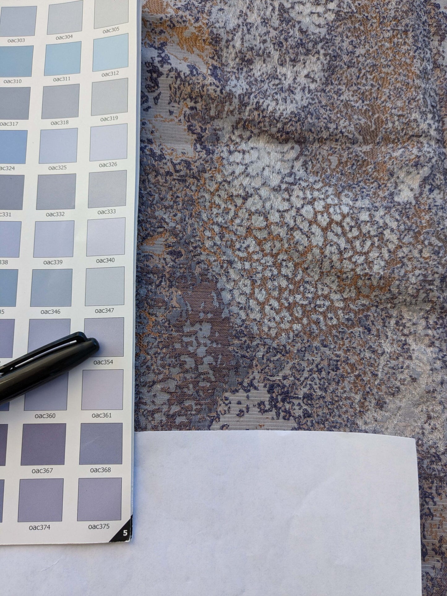 14 EV39 1.4y Scalamandre Old World Weavers Luminescence Amethyst Large Jacquard Abstract Gray MSRP USD 452/y