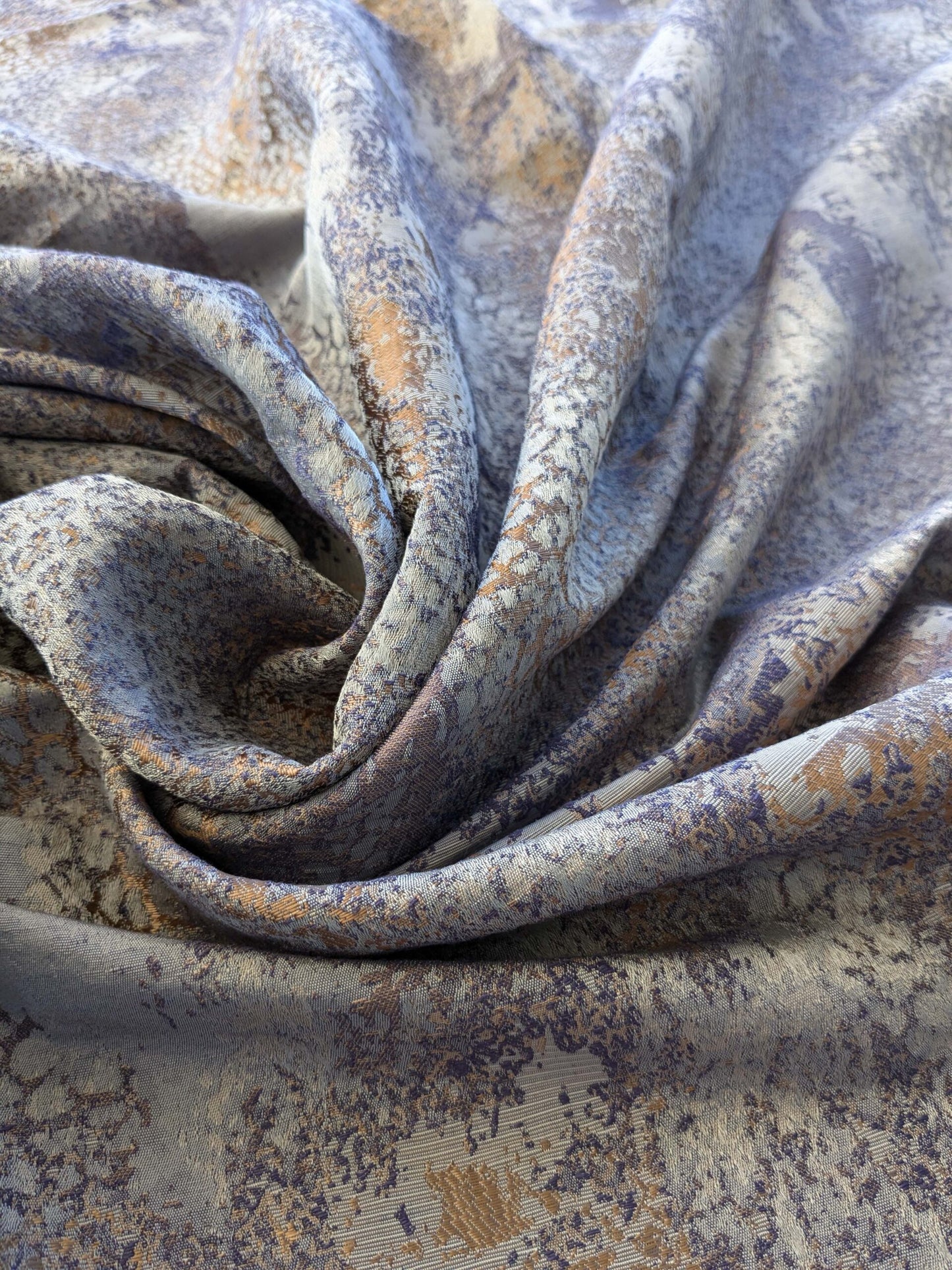 14 EV39 1.4y Scalamandre Old World Weavers Luminescence Amethyst Large Jacquard Abstract Gray MSRP USD 452/y