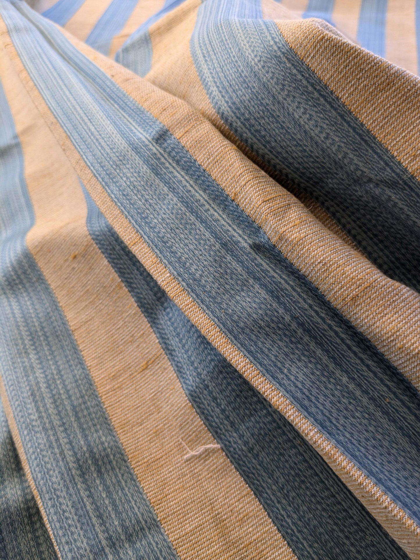 15 EV39 2.5y Scalamandre Fleur Des Indes Stripe Blue Beige