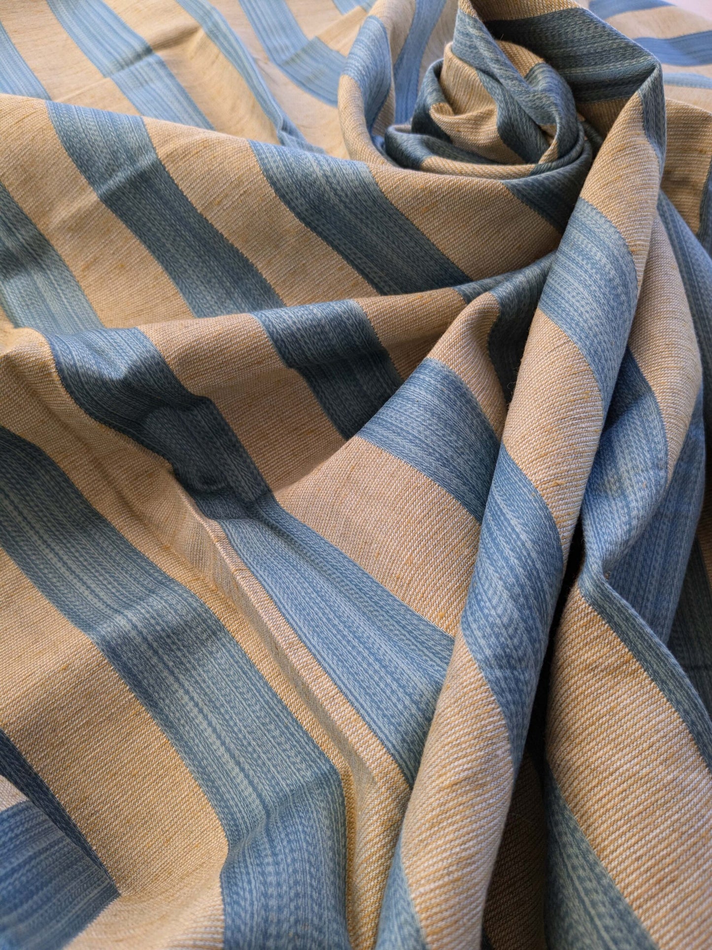 15 EV39 2.5y Scalamandre Fleur Des Indes Stripe Blue Beige