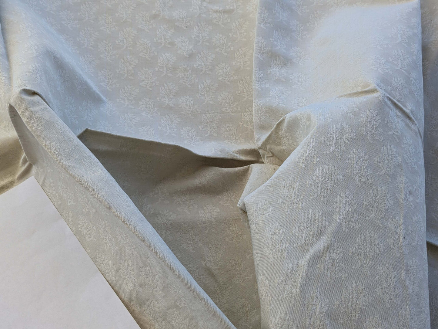 20 EV39 2.4y Scalamandre Petite Fleur Strie Ivory Damask  Floral Cotton Viscose Solid