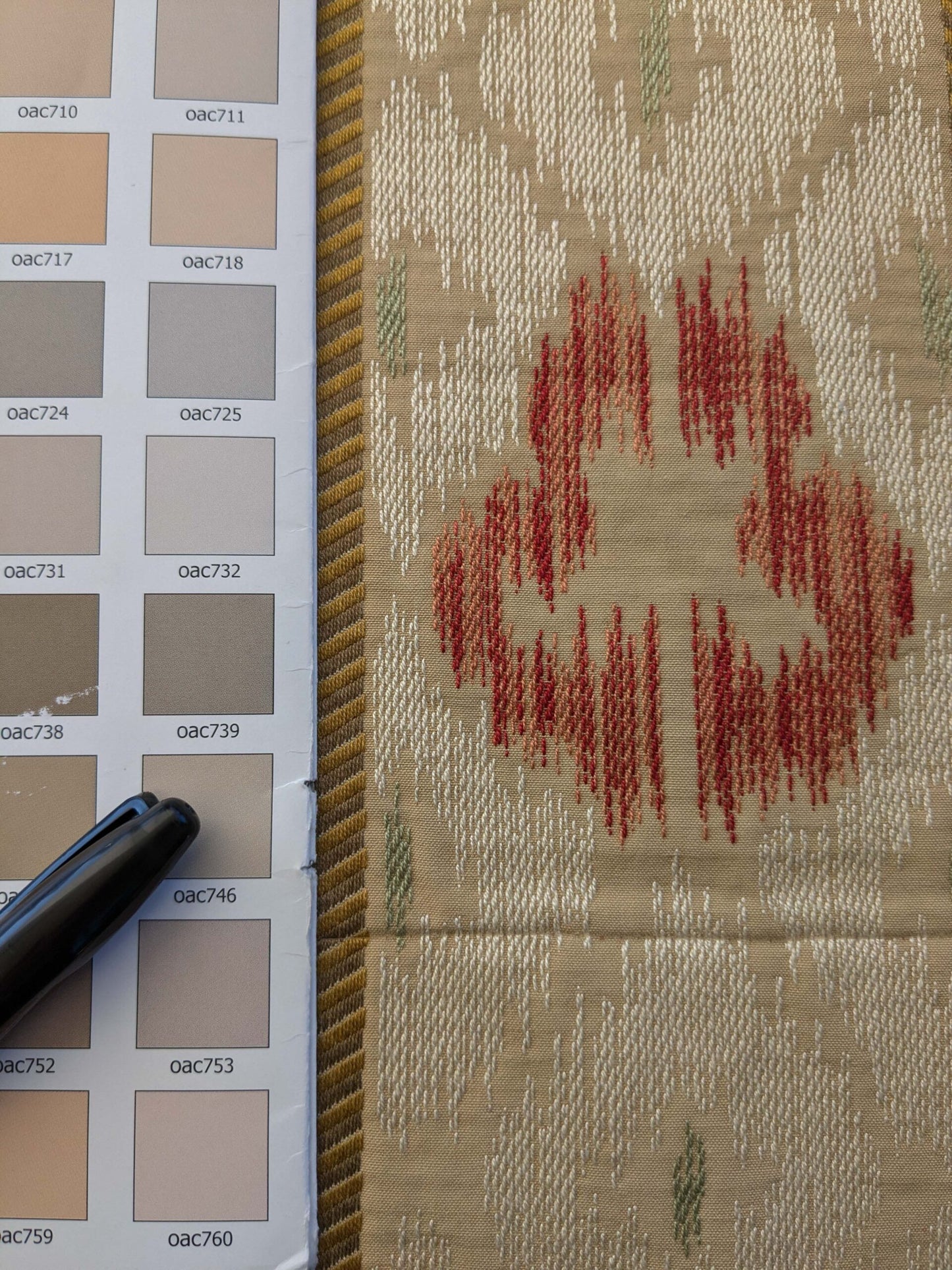 21 EV39 2.4y Scalamandre Lisere Ungherese Rigato Rosso Ikat Stripe