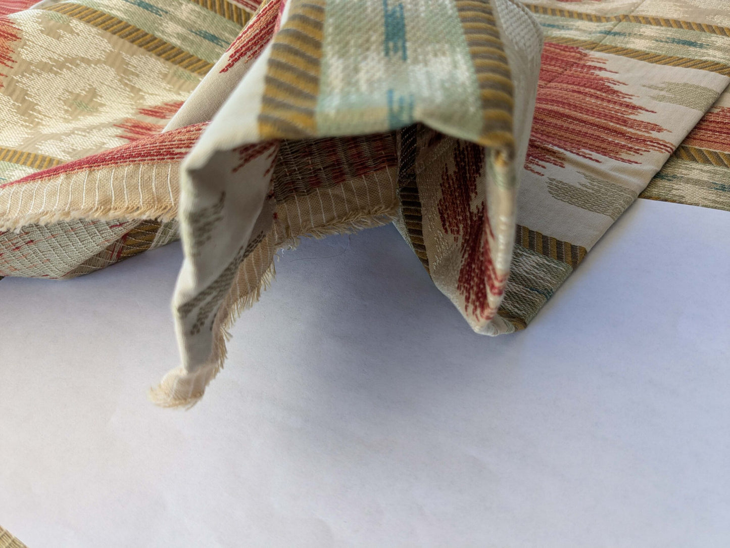 21 EV39 2.4y Scalamandre Lisere Ungherese Rigato Rosso Ikat Stripe