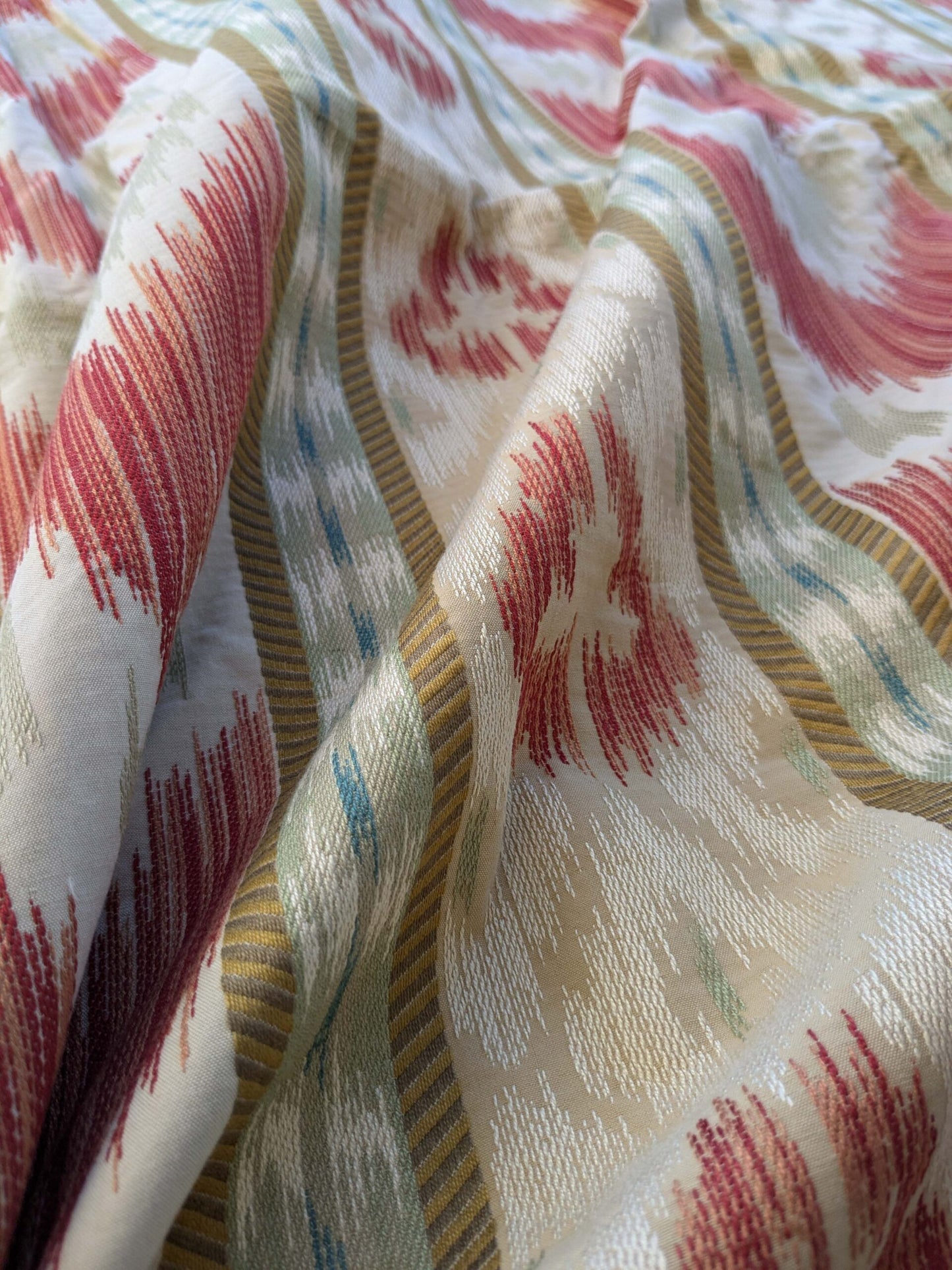 21 EV39 2.4y Scalamandre Lisere Ungherese Rigato Rosso Ikat Stripe