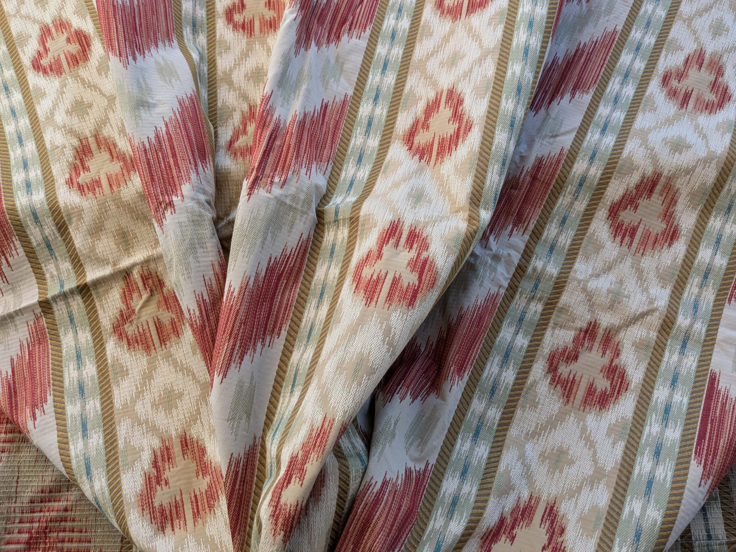 21 EV39 2.4y Scalamandre Lisere Ungherese Rigato Rosso Ikat Stripe