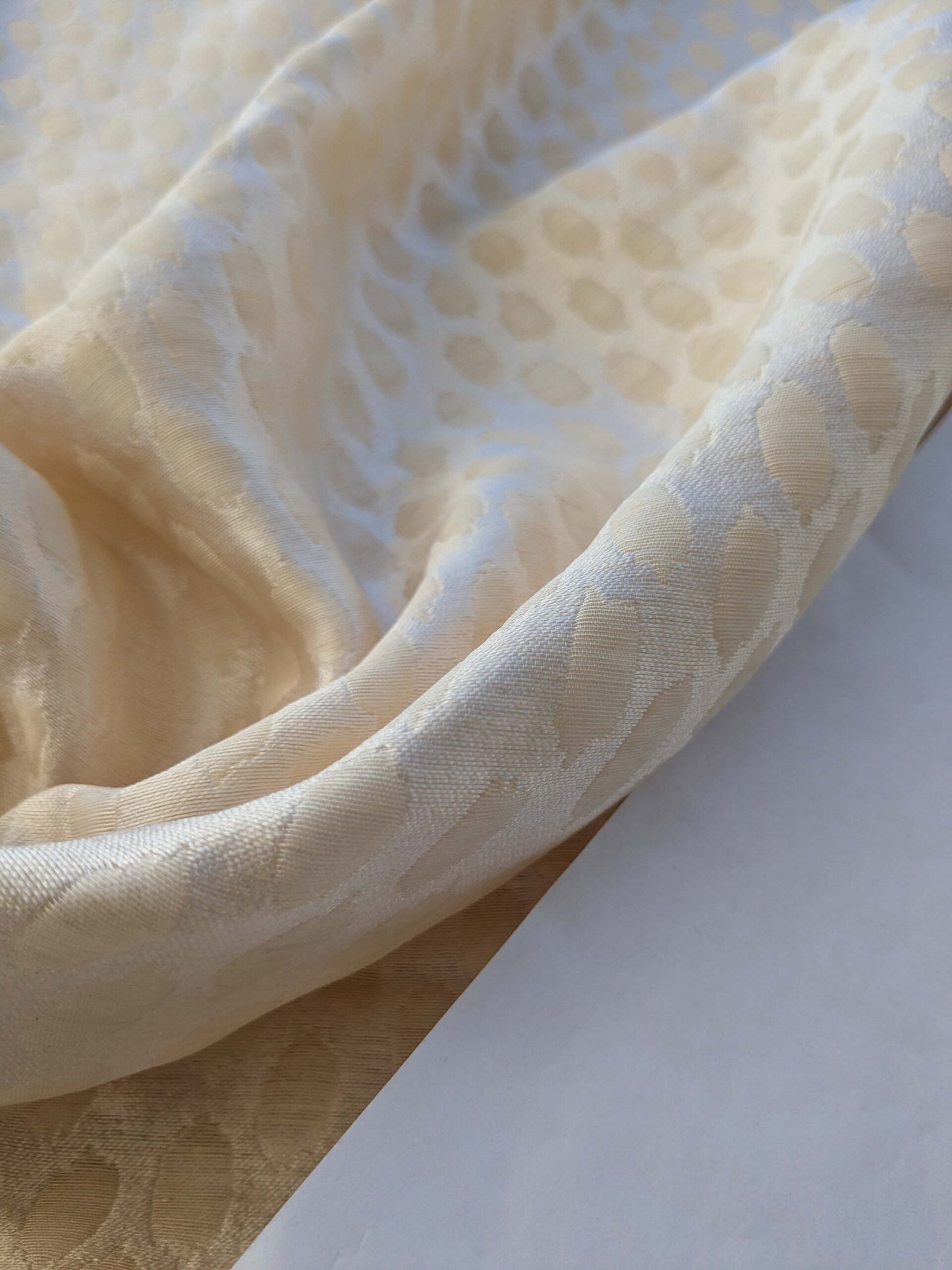 10 EV40 2.5y x 52" with Cut Corner Scalamandre Brocade Beige Small Scale Dot