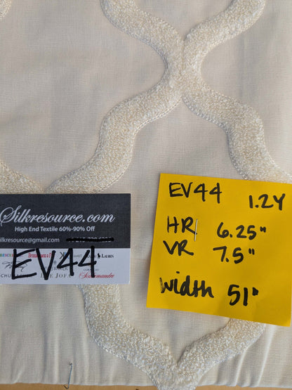7 EV44 1.2y x 54"w Scalamandre Fonthill Astley Boucle White Cream Diamond Ogee MSRP USD 338/Y