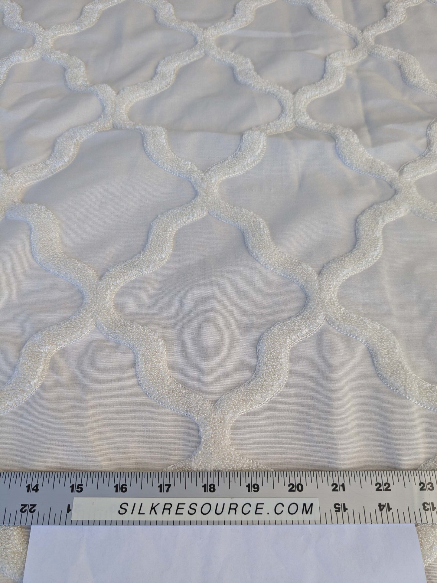 7 EV44 1.2y x 54"w Scalamandre Fonthill Astley Boucle White Cream Diamond Ogee MSRP USD 338/Y