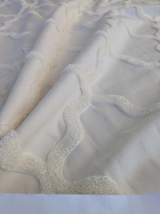 7 EV44 1.2y x 54"w Scalamandre Fonthill Astley Boucle White Cream Diamond Ogee MSRP USD 338/Y