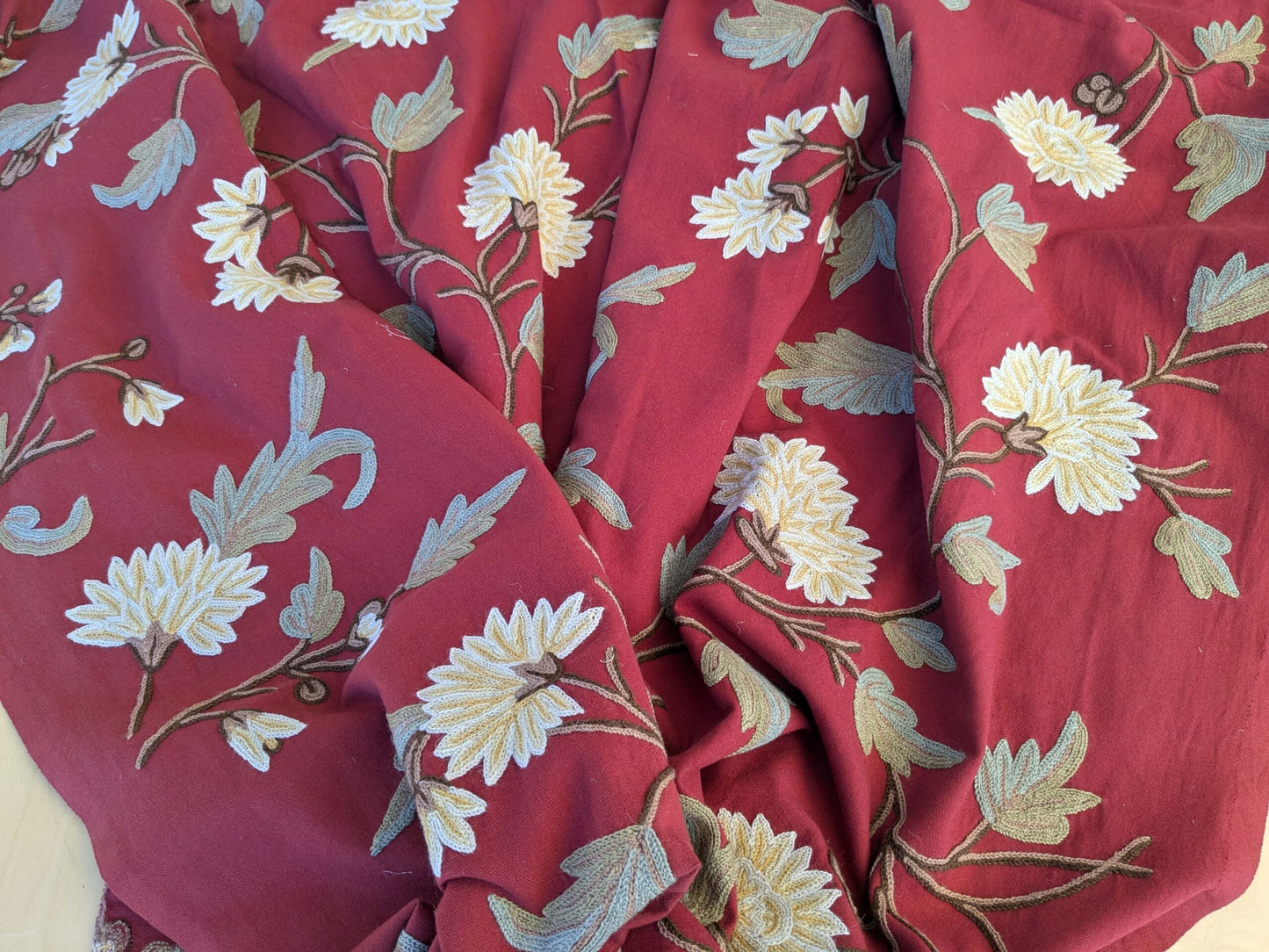 9 EV44 2.4yd x 54"w Scalamandre Jaya Red Wool Chrysanthemum Embroidery On Cotton MSRP USD 216/Y