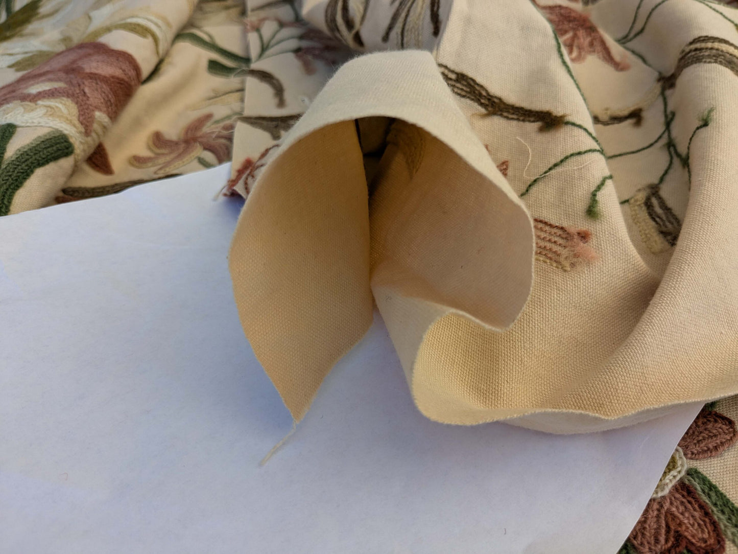 10 EV44 2.6yd x 60"w Scalamandre Old World Weavers Floribunda Floral Botanical Tree Foliage Brown Green Red on Beige Embroidery Historical MSRP US 400+/Y