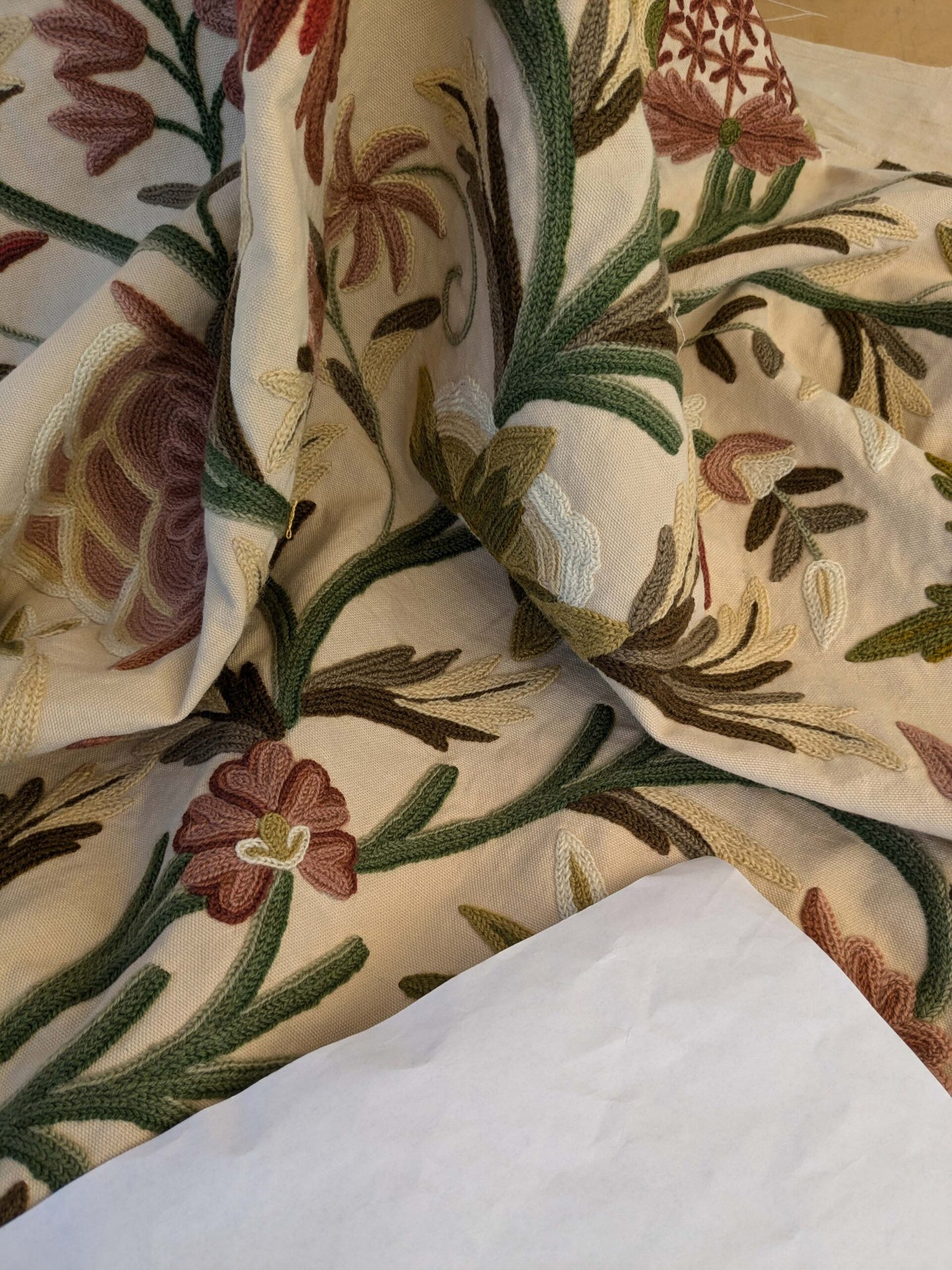 10 EV44 2.6yd x 60"w Scalamandre Old World Weavers Floribunda Floral Botanical Tree Foliage Brown Green Red on Beige Embroidery Historical MSRP US 400+/Y