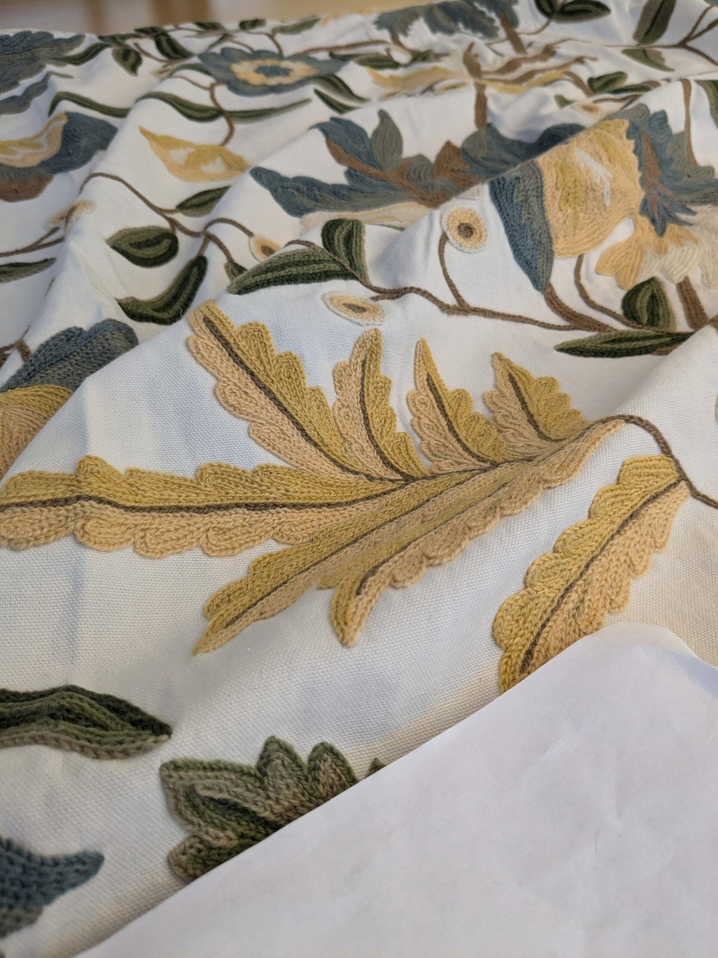 12 EV44 2.4yd x 55"w Scalamandre Antoine Blue and White Wool Crewel on Cotton Embroidery MSRP USD 338/Y