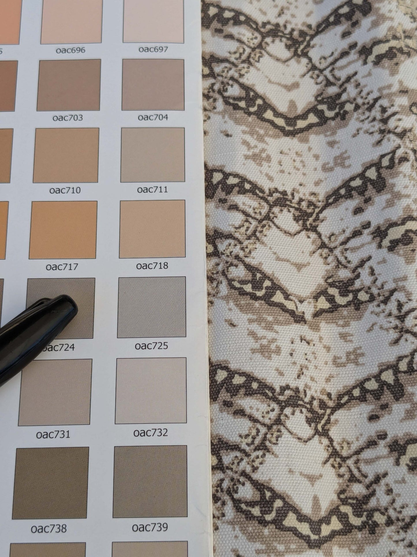 19 EV44 1.2yd x 52"w Scalamandre Komodo Modern Nature Carbon Gray Beige Embroidery Print Abstract