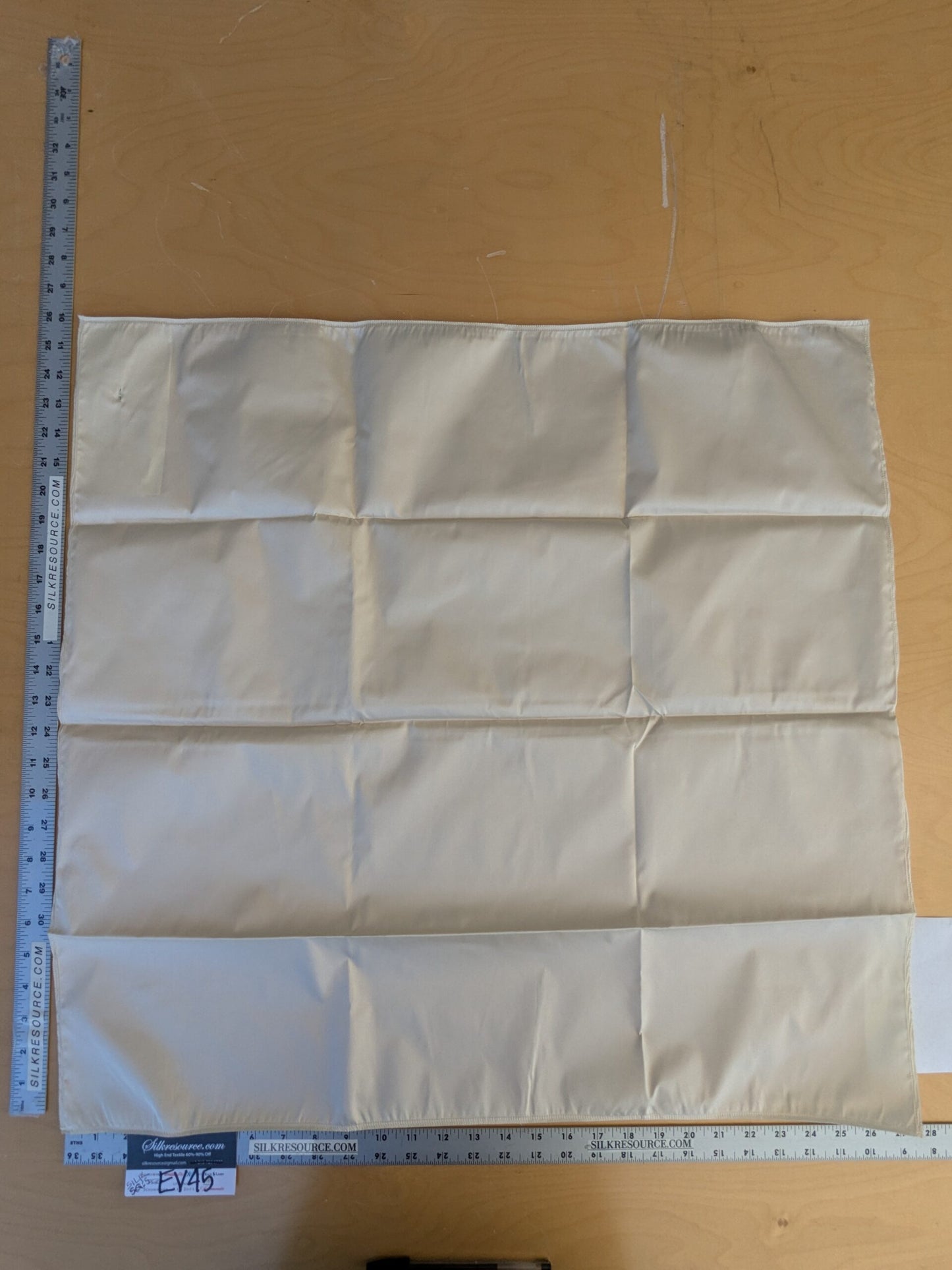 41 EV45 Square 27" x 27" Scalamandre Lelievre Paris Psyche Reversible Blanc White Polyester Solid Taffeta