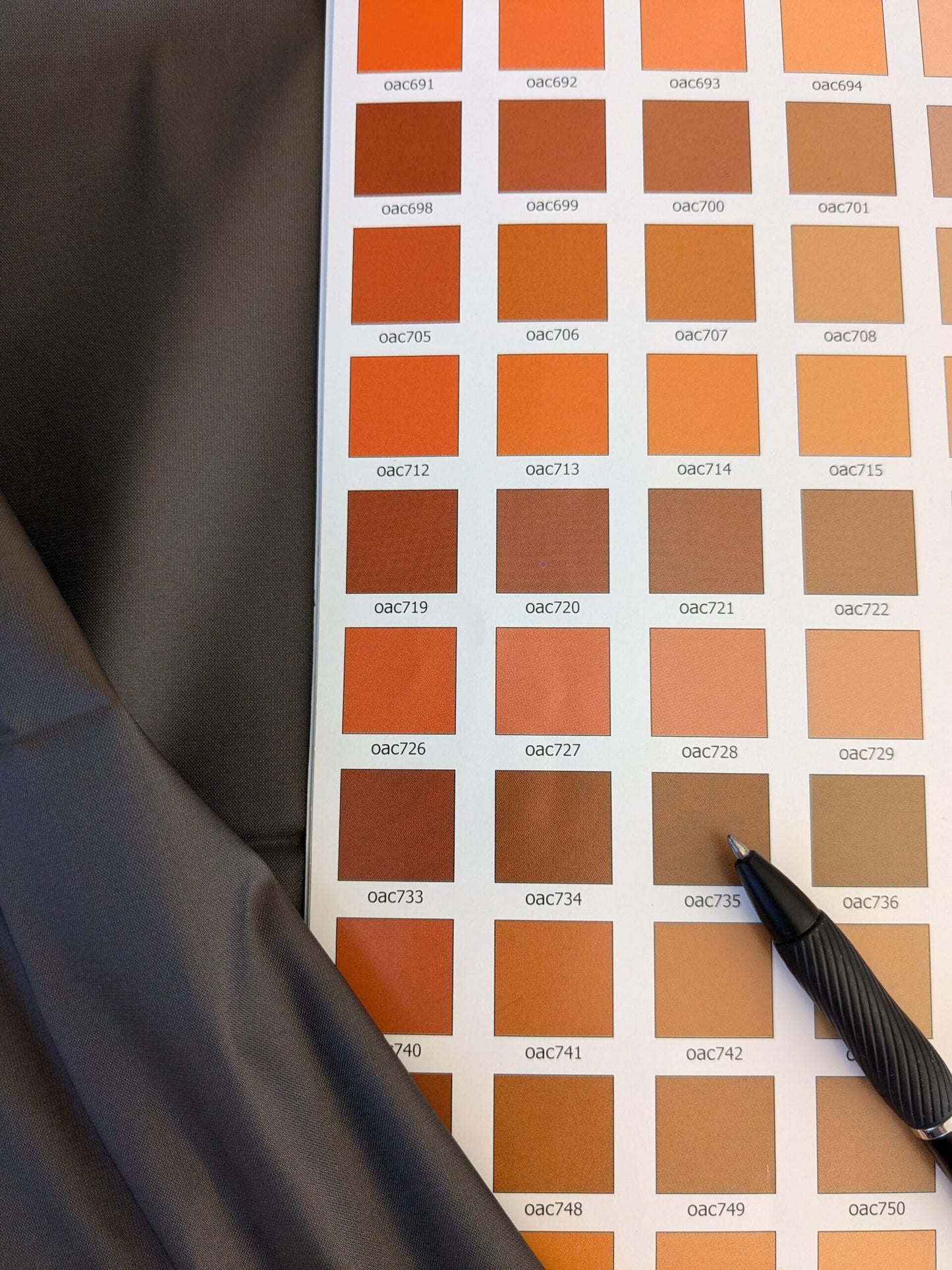 48 EV45 Square Scalamandre Lelievre Paris Psyche Reversible Ombre Brown Polyester Solid Taffeta