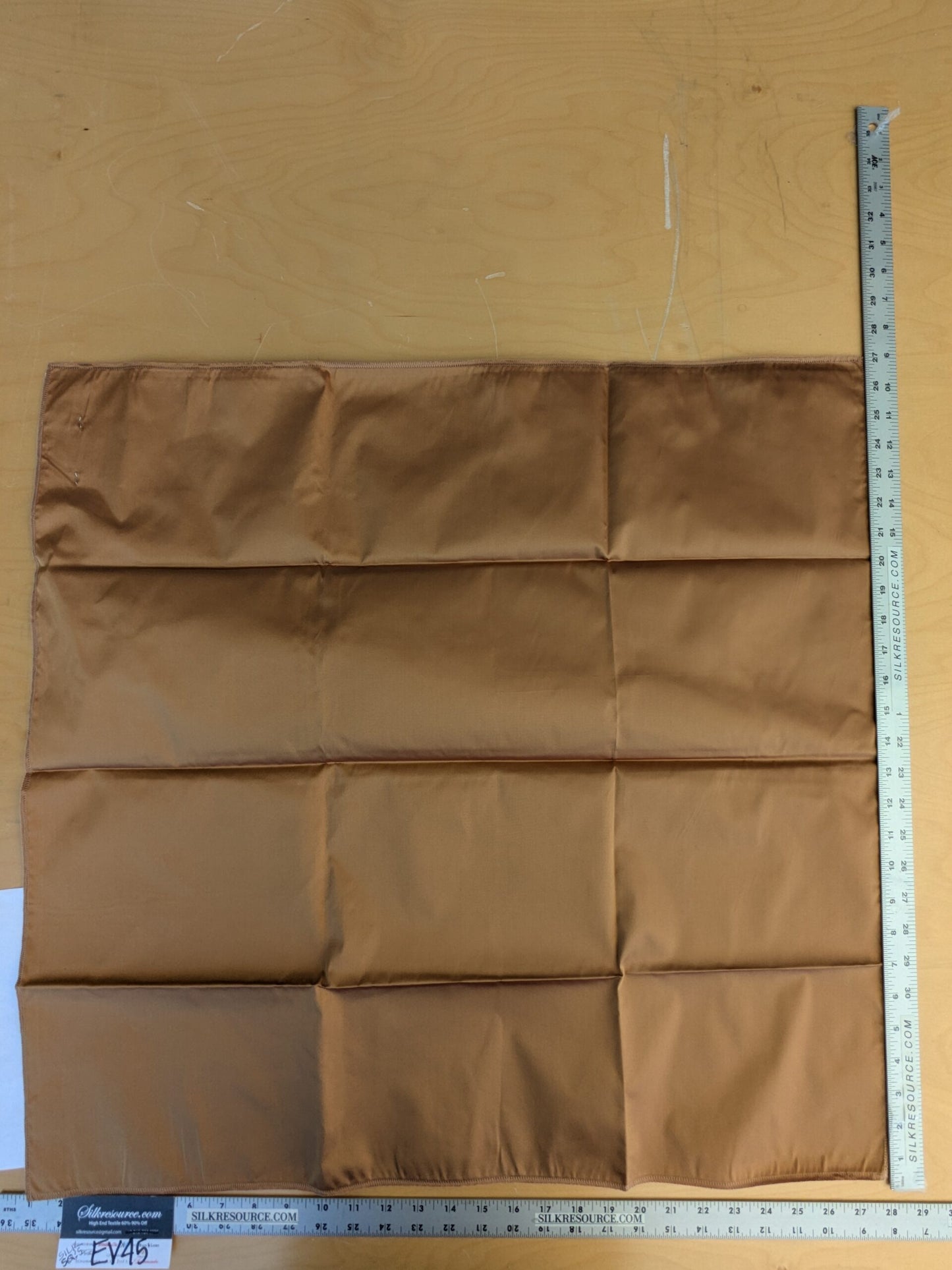 52 EV45 Square Scalamandre Lelievre Paris Psyche Reversible Bruyere Light Red Polyester Solid Taffeta