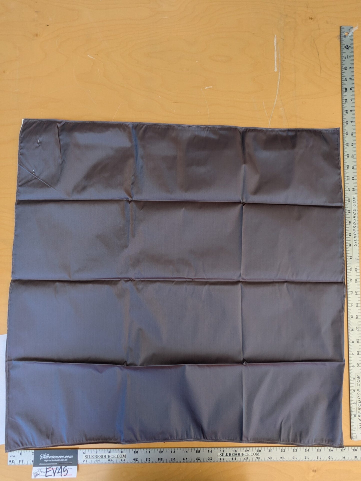 55 EV45 Square Scalamandre Lelievre Paris Psyche Reversible Cuivre Brown Orange Polyester Solid Taffeta