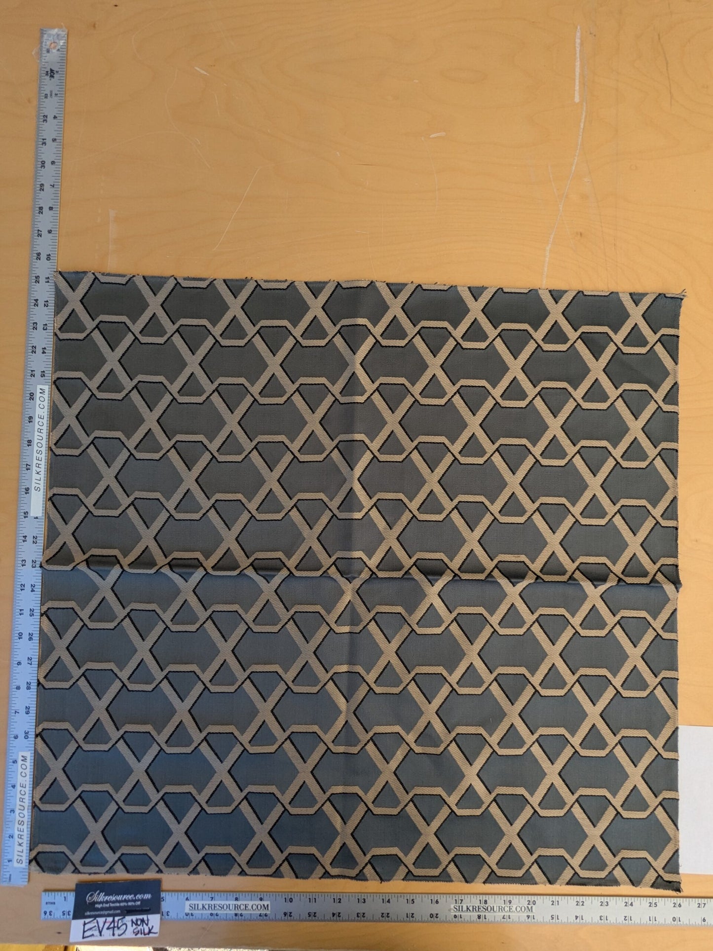 63 EV45 Square Scalamandre Lelievre Ribon Etam Gray Jacquard Diamond Ogee Fretwork Lattice Large Jacquard MSRP USD 300+/y