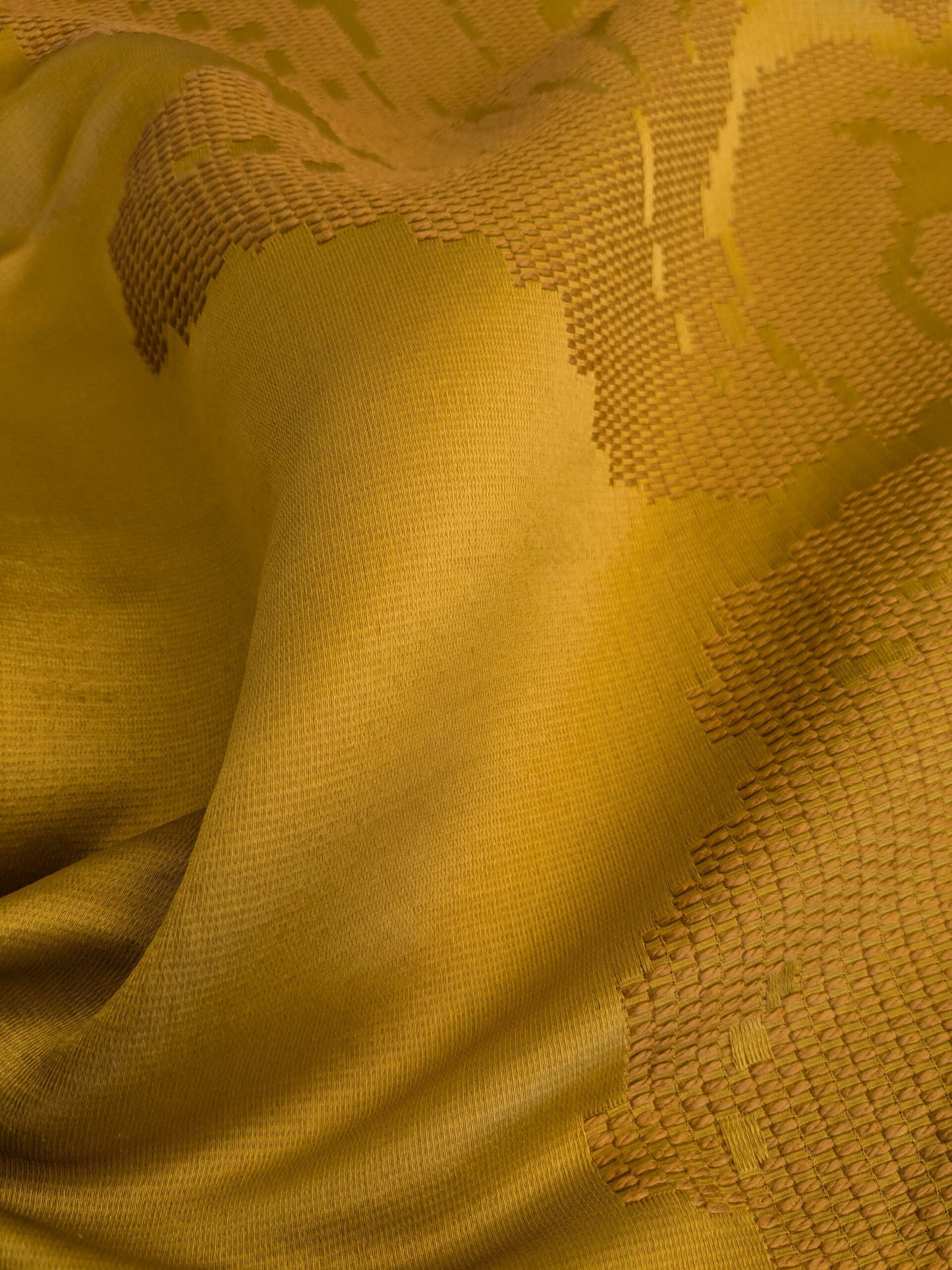 70 EV45 Square Lelievre Scalamandre Asuka Jacquards Gold Abstract Botanical MSRP USD 688/Y