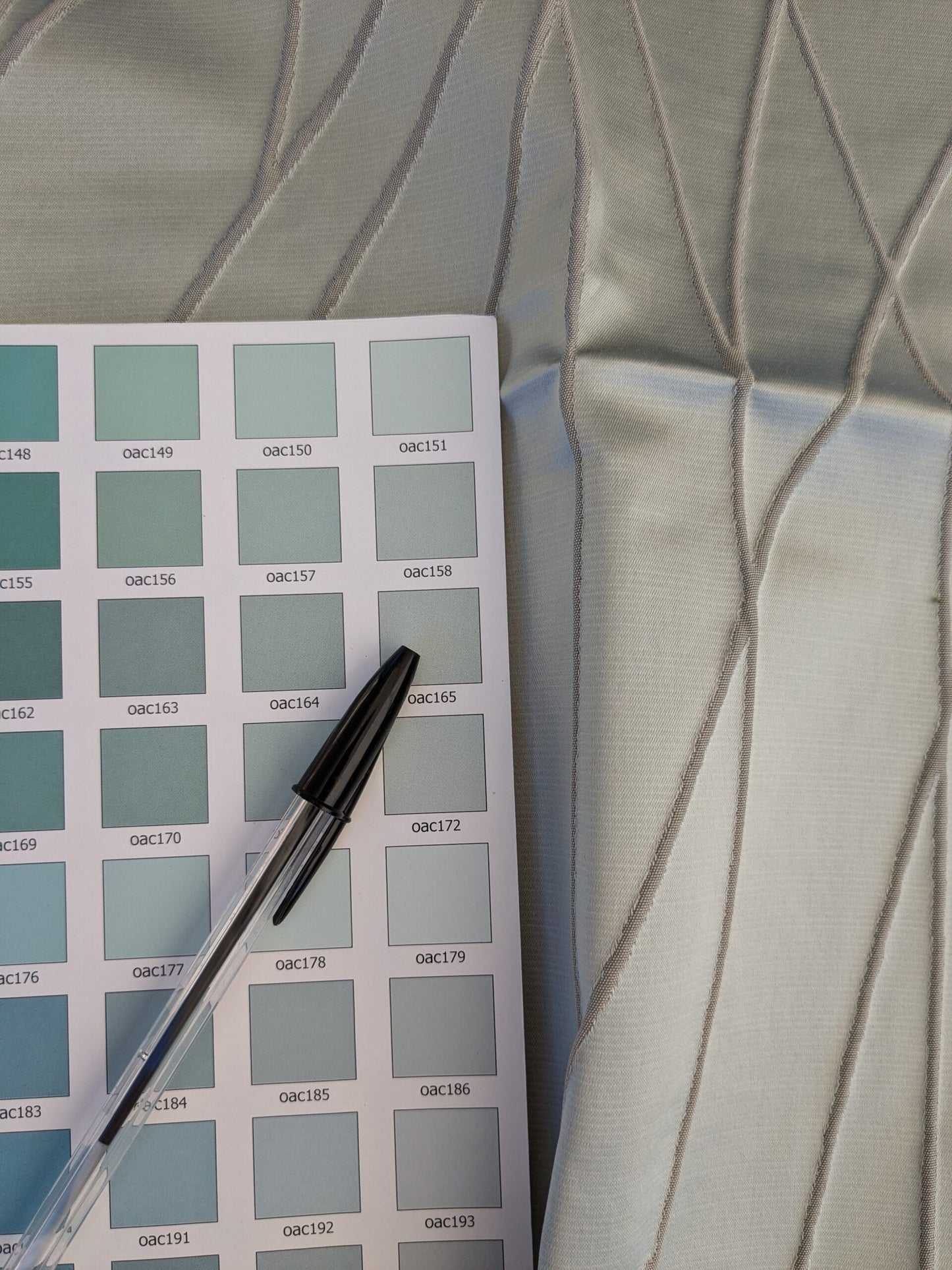 73 EV45 Square Scalamandre Lelievre Paris Reso Gray Jacquard Art Deco Abstract Graphic MSRP USD 626/y