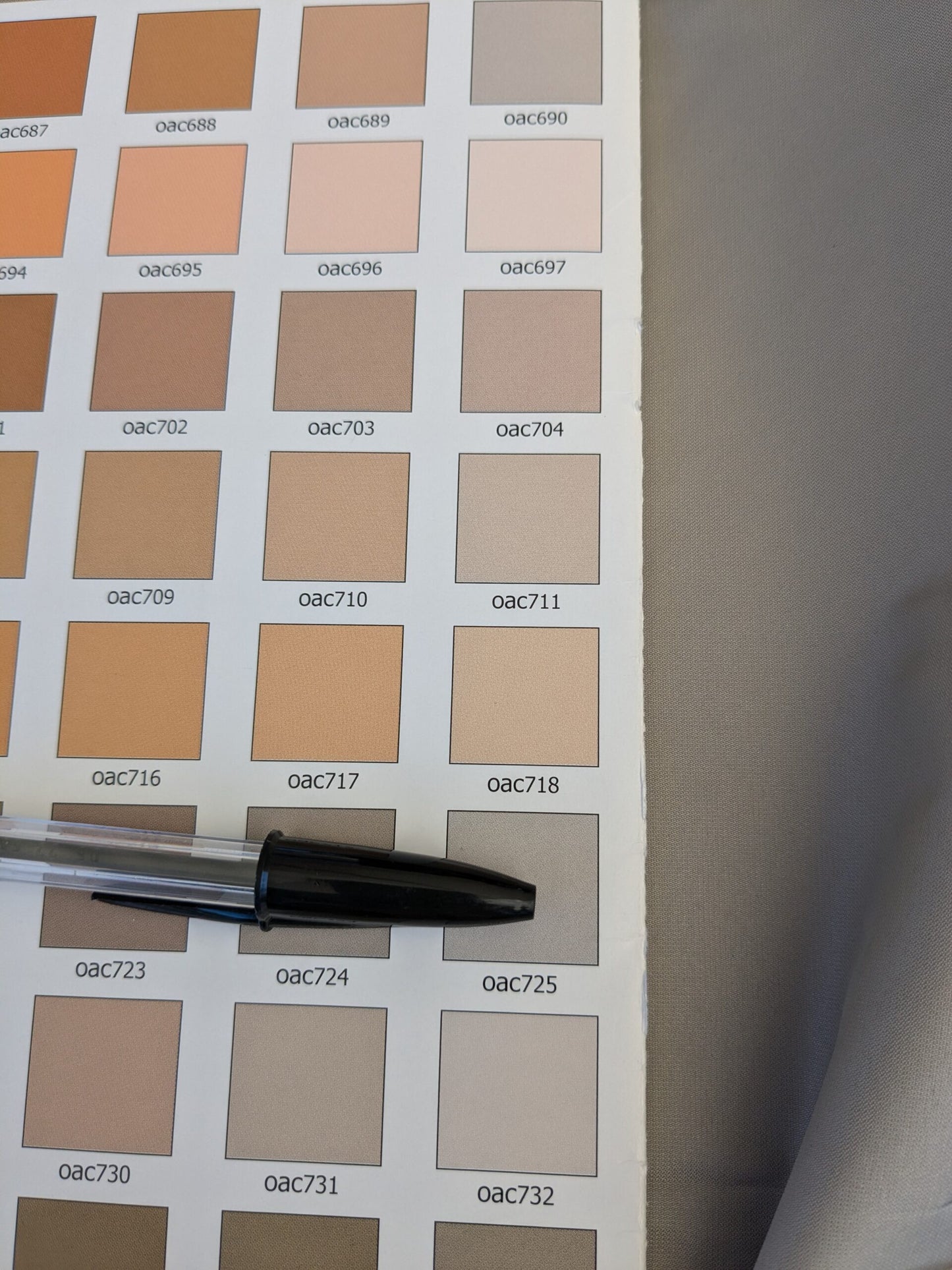 80 EV45 Square Scalamandre Lelievre Paris Psyche Reversible Argent Gray Polyester Solid Taffeta