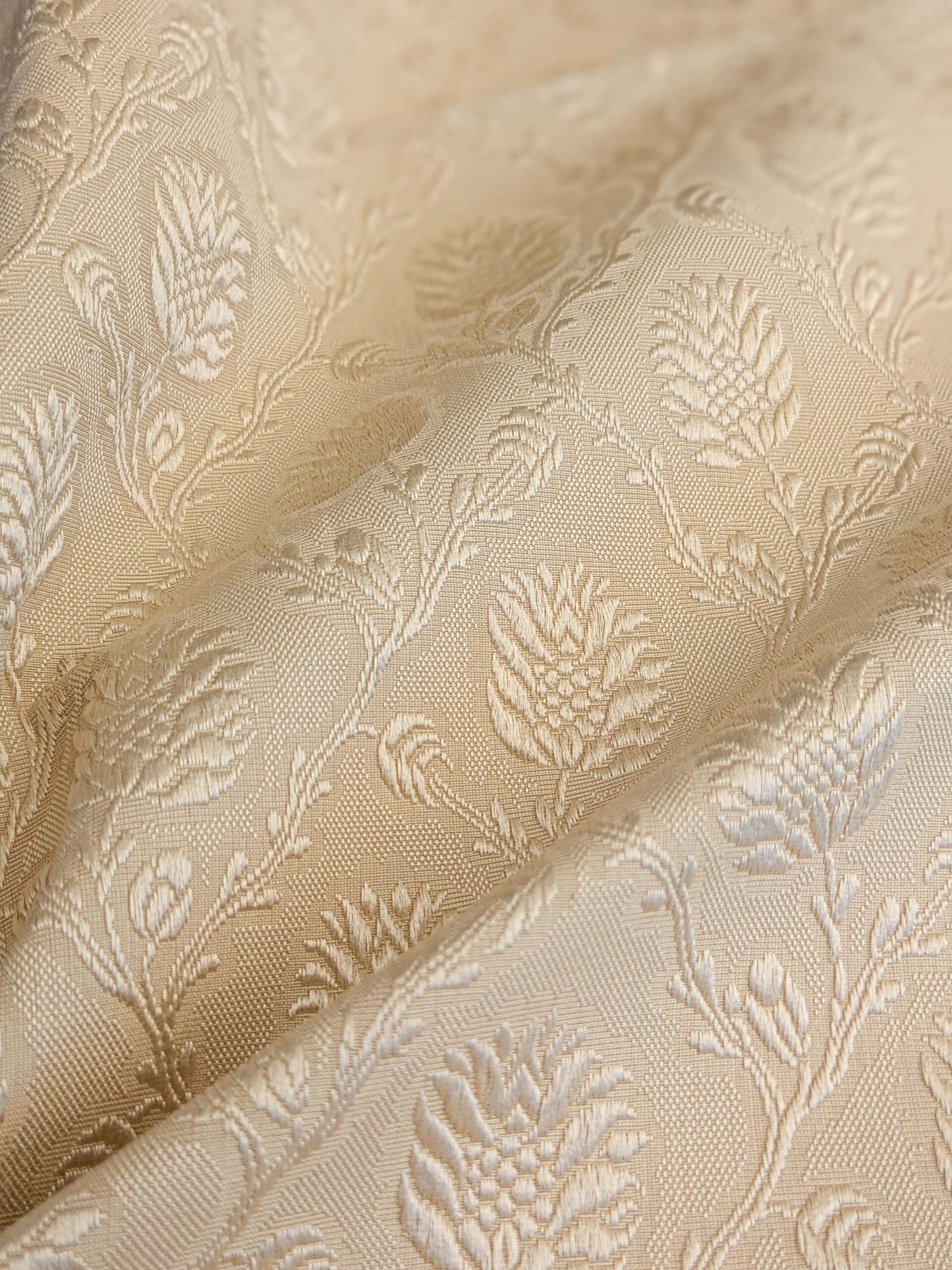 7 EV45 Silk Square 24" x 25"  Tassinari and Chatel Pommes Beige Cream Botanical Foliage Historic MSRP USD976/y