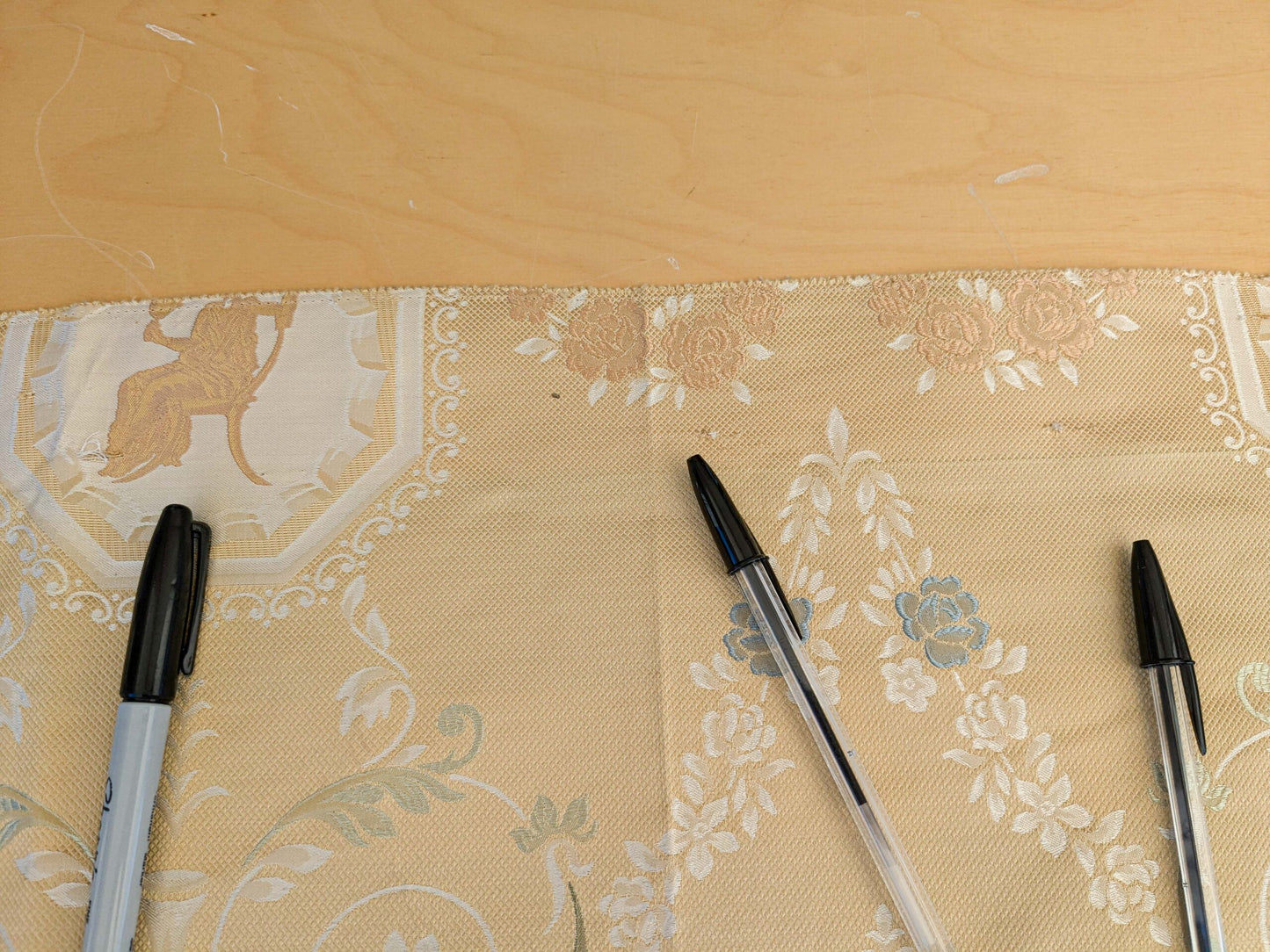 23 EV45 Silk Square 27" x 27" Scalamandre Old World Weavers Operato Classico Gold Beige Floral Figurative Historical Stains