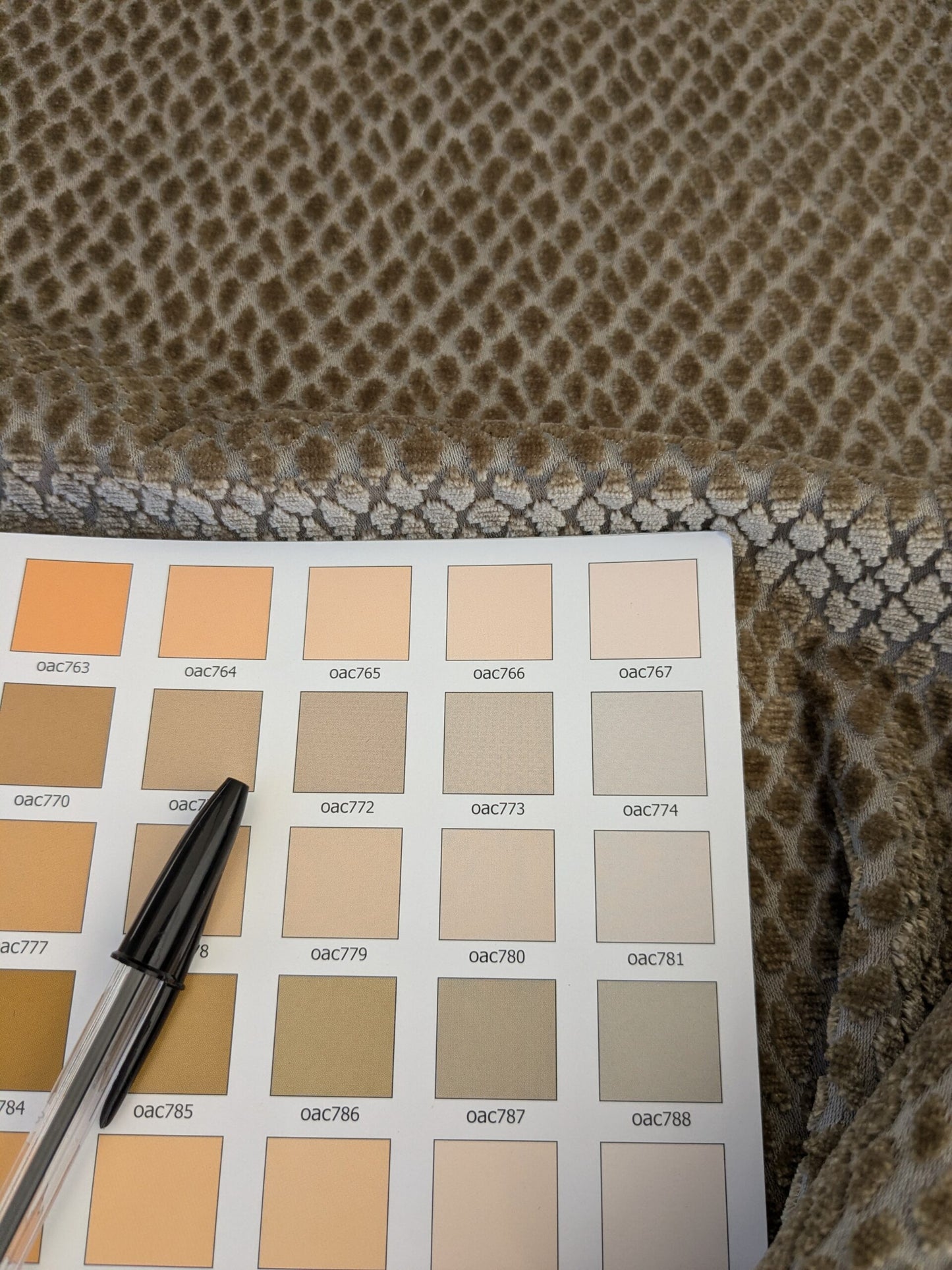 6 EV46 Velvet 27" x 26" Square Scalamandre Iguana Brown Small Scale Silk Cotton Jacquard Velvet MSRP USD800+/y