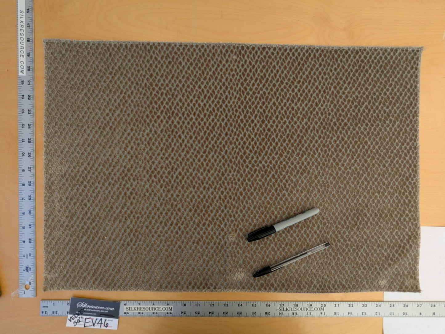 7 EV46 Velvet 18" x 27" Square Scalamandre Iguana Brown Small Scale Silk Cotton Jacquard Velvet MSRP USD800+/y Small Stain!