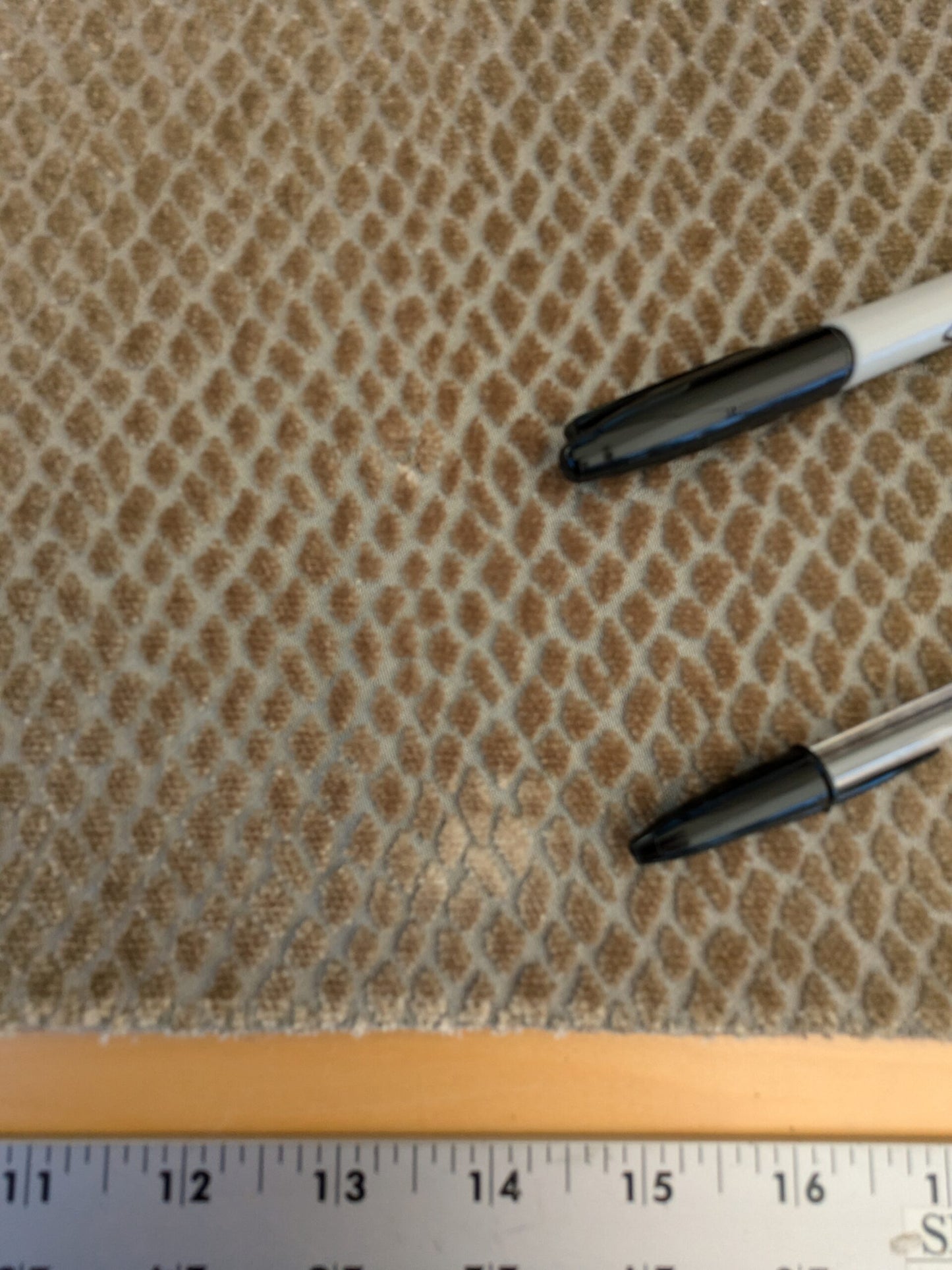 7 EV46 Velvet 18" x 27" Square Scalamandre Iguana Brown Small Scale Silk Cotton Jacquard Velvet MSRP USD800+/y Small Stain!