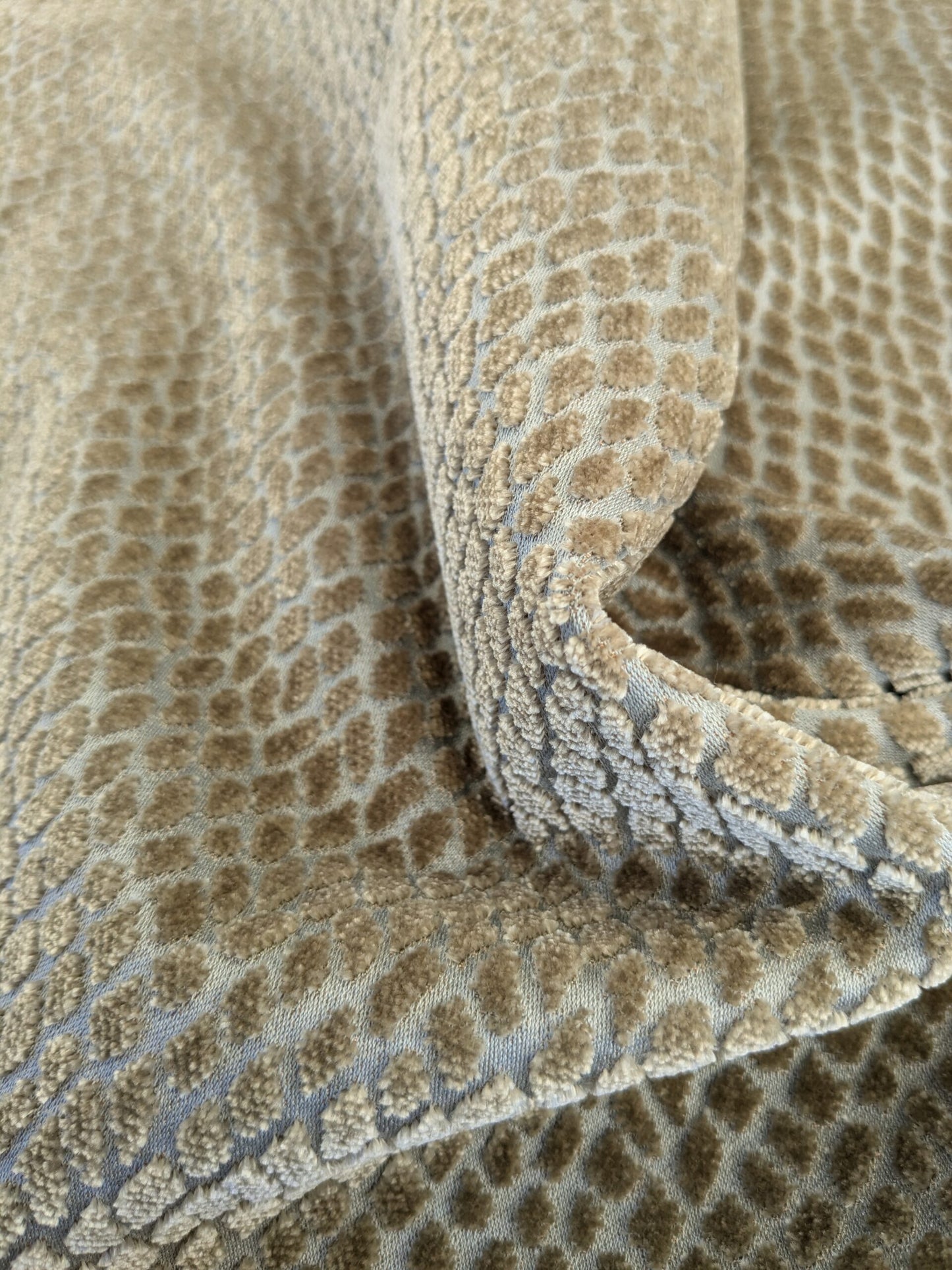 6 EV46 Velvet 27" x 26" Square Scalamandre Iguana Brown Small Scale Silk Cotton Jacquard Velvet MSRP USD800+/y