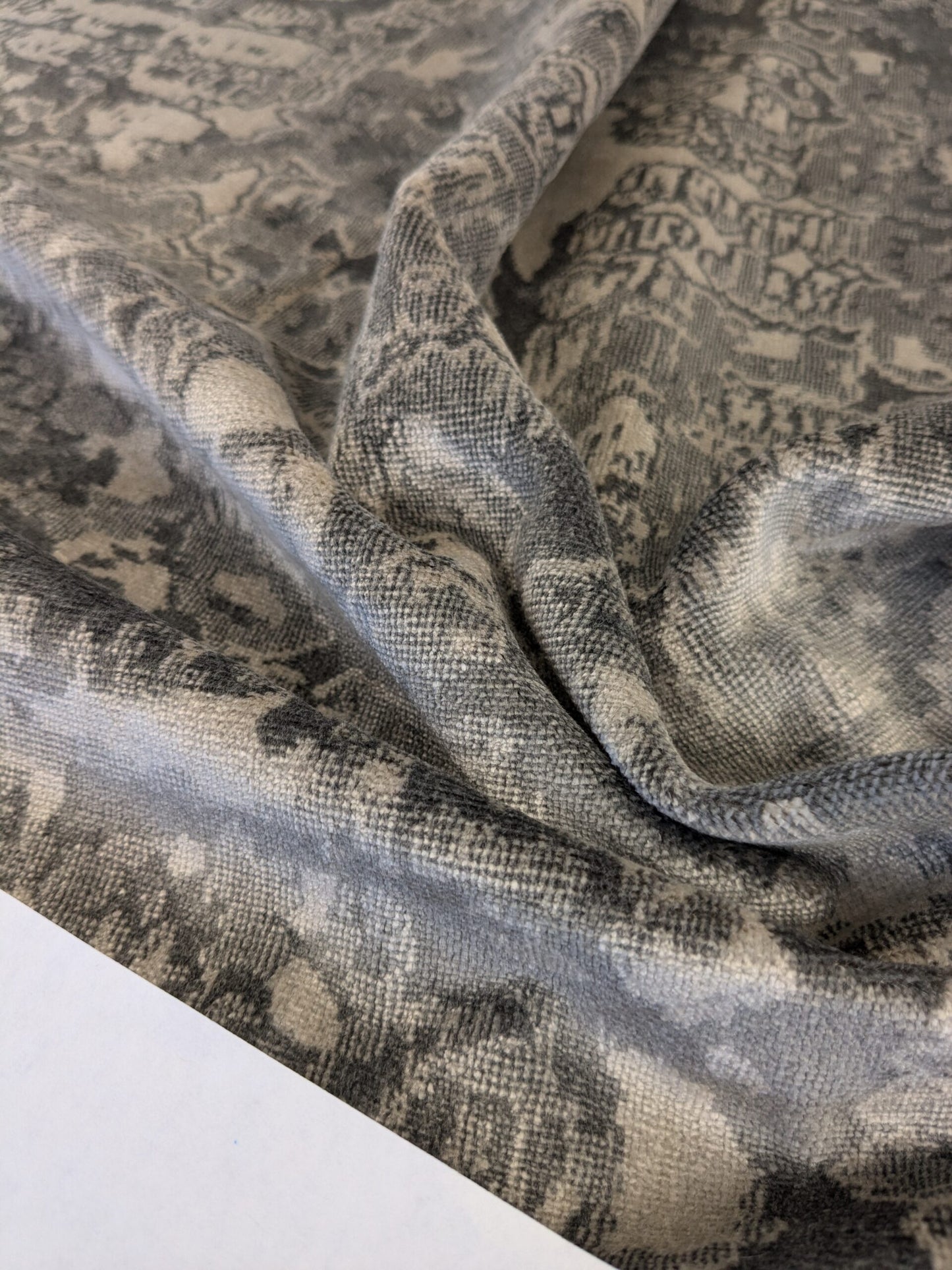 26 EV46 Velvet Square 27"x 27" Scalamandre Aldeco Fragment Light Taupe Gray Abstract MSRP USD 326/y with Cornet Cut