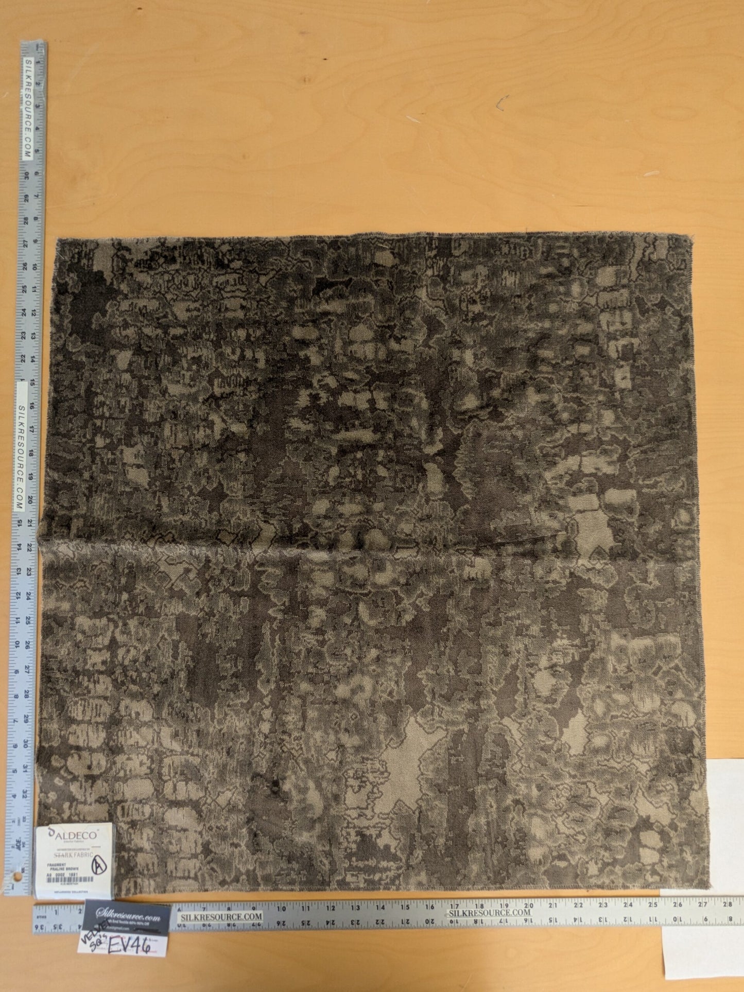 29 EV46 27" x 27" Velvet Square Scalamandre Aldeco Fragment Praline Brown Abstract MSRP USD 326/y