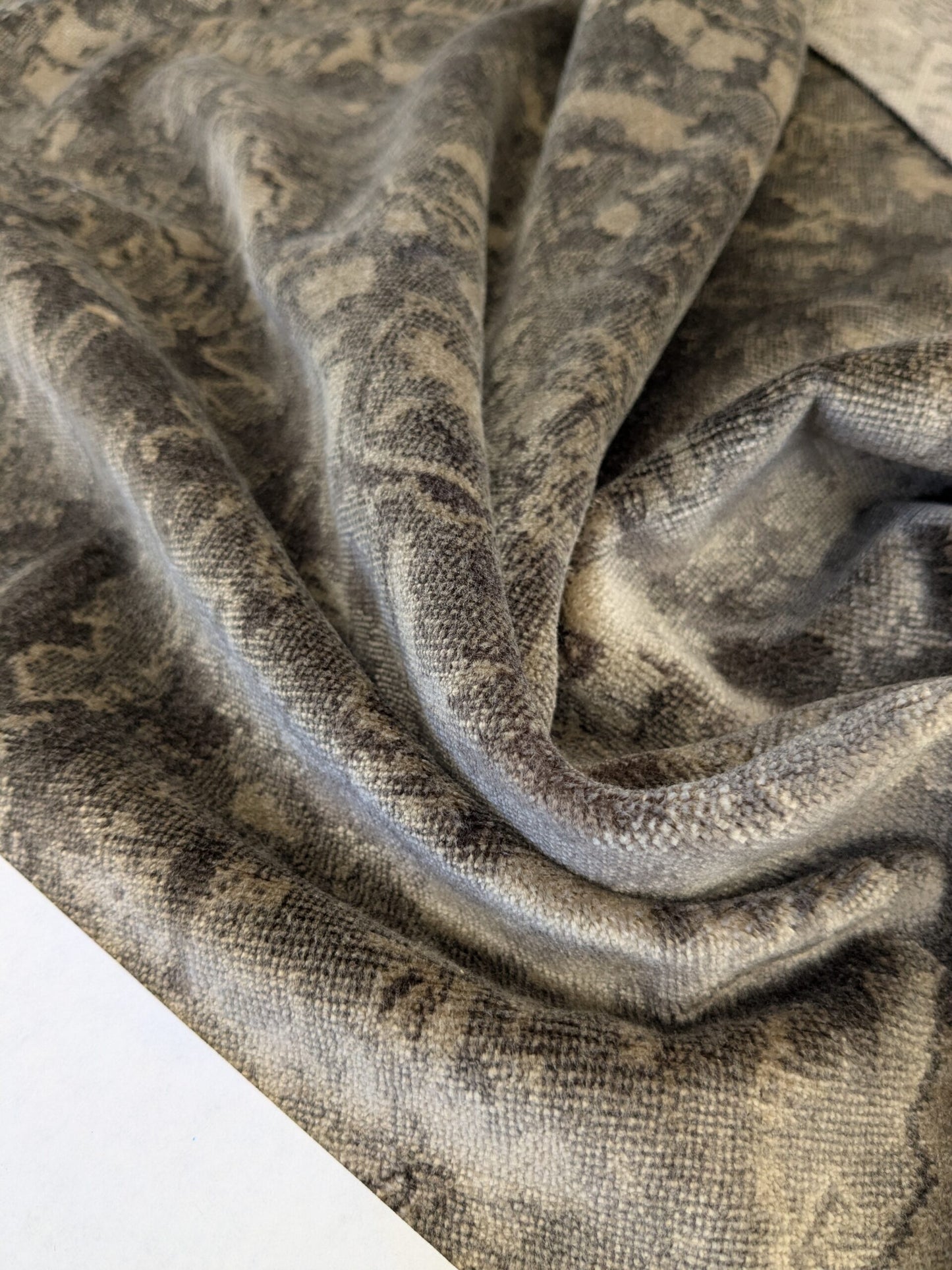 29 EV46 27" x 27" Velvet Square Scalamandre Aldeco Fragment Praline Brown Abstract MSRP USD 326/y