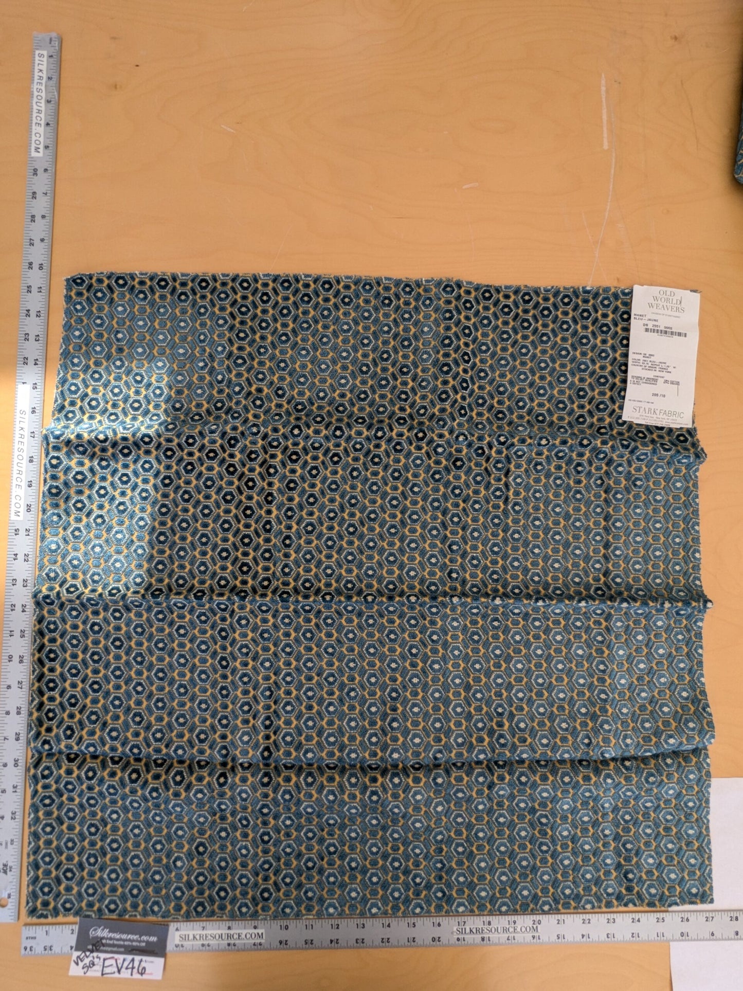 48 EV46 Velvet Square 26"x27" Scalamandre Old World Weavers Manet Bleu Jaune Blue Geometric Small Scale Texture