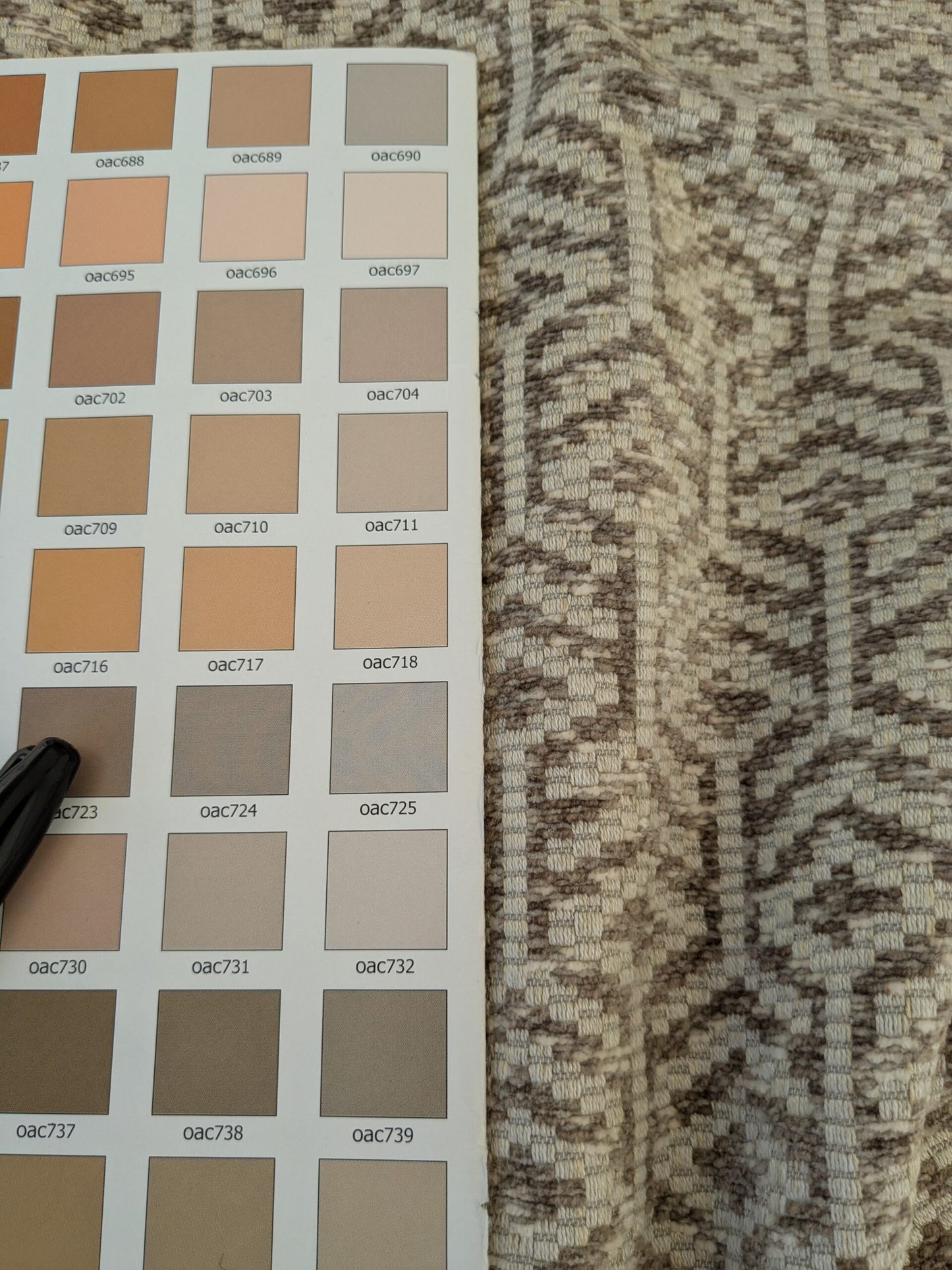 19 EV47 Square Scalamandre Old World Weavers Axial Birch Chenille Jacquard Brown and Beige MSRP 246/y 26"x26"