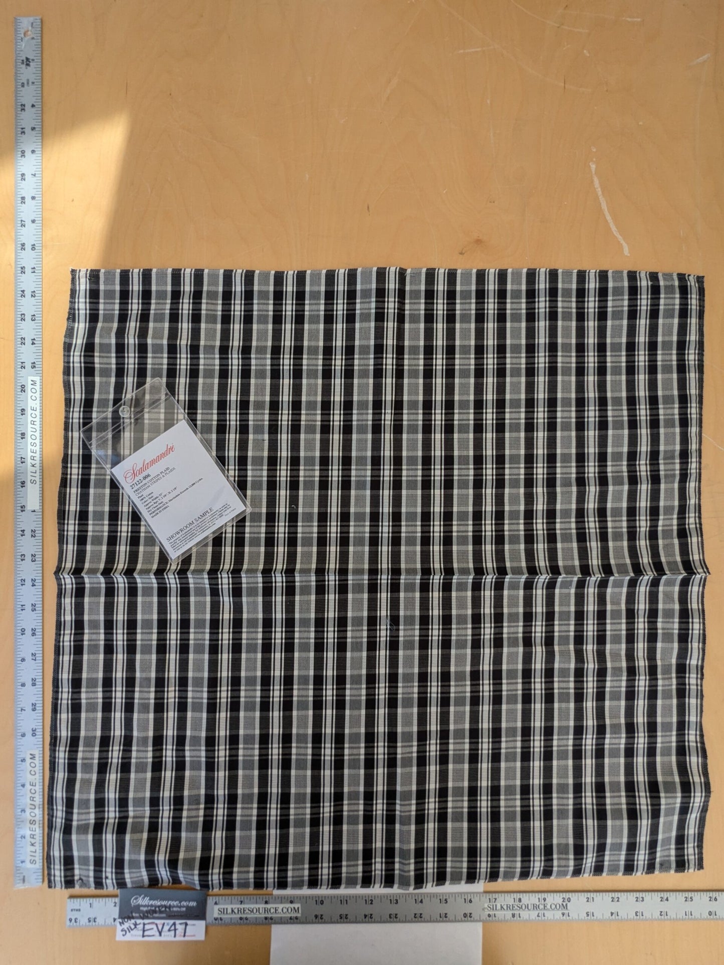 23 EV47 Square Scalamandre Preston Cotton Plaid Noir Black and White
