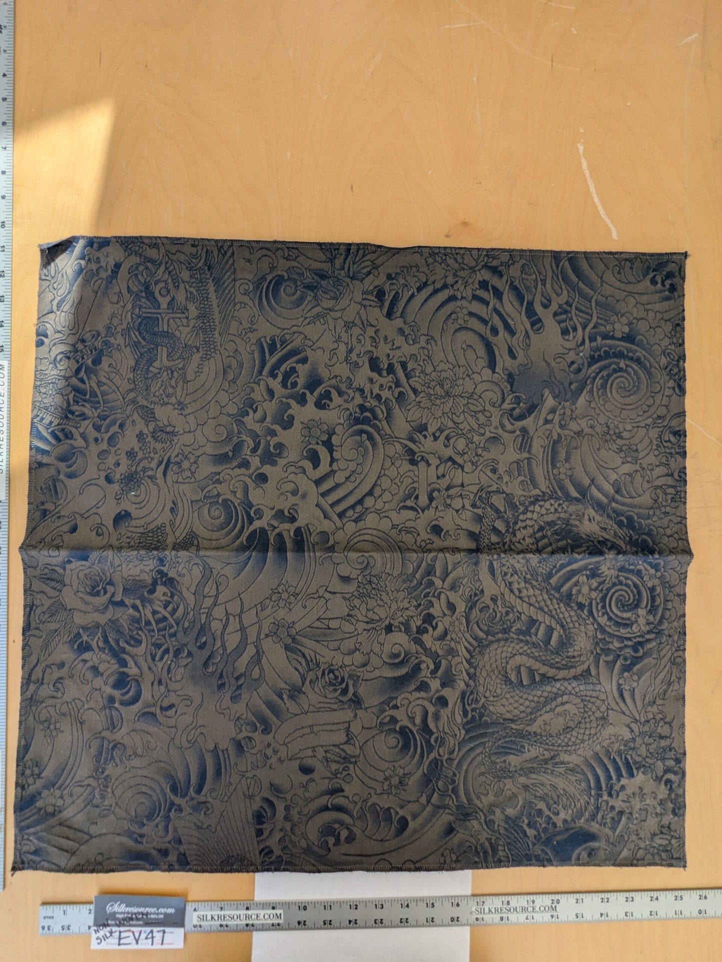 25 EV47 Square Jacquard by Jean Paul Gaultier Komodo Nuit Purple Bird Animal Chinoiserie Graphic Scenic MSRP USD734/y