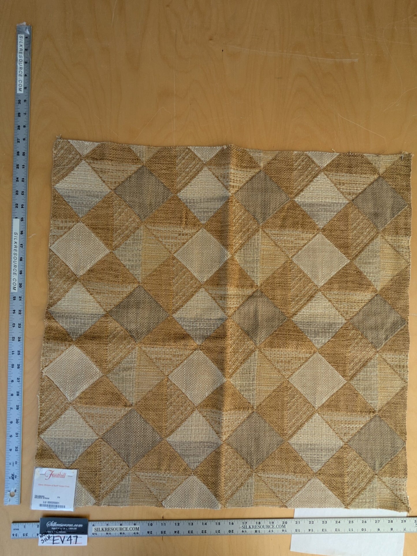 54 EV47 Square Scalamandre Old World Weavers Calabash Golfen Straw Orange Diamond Ogee