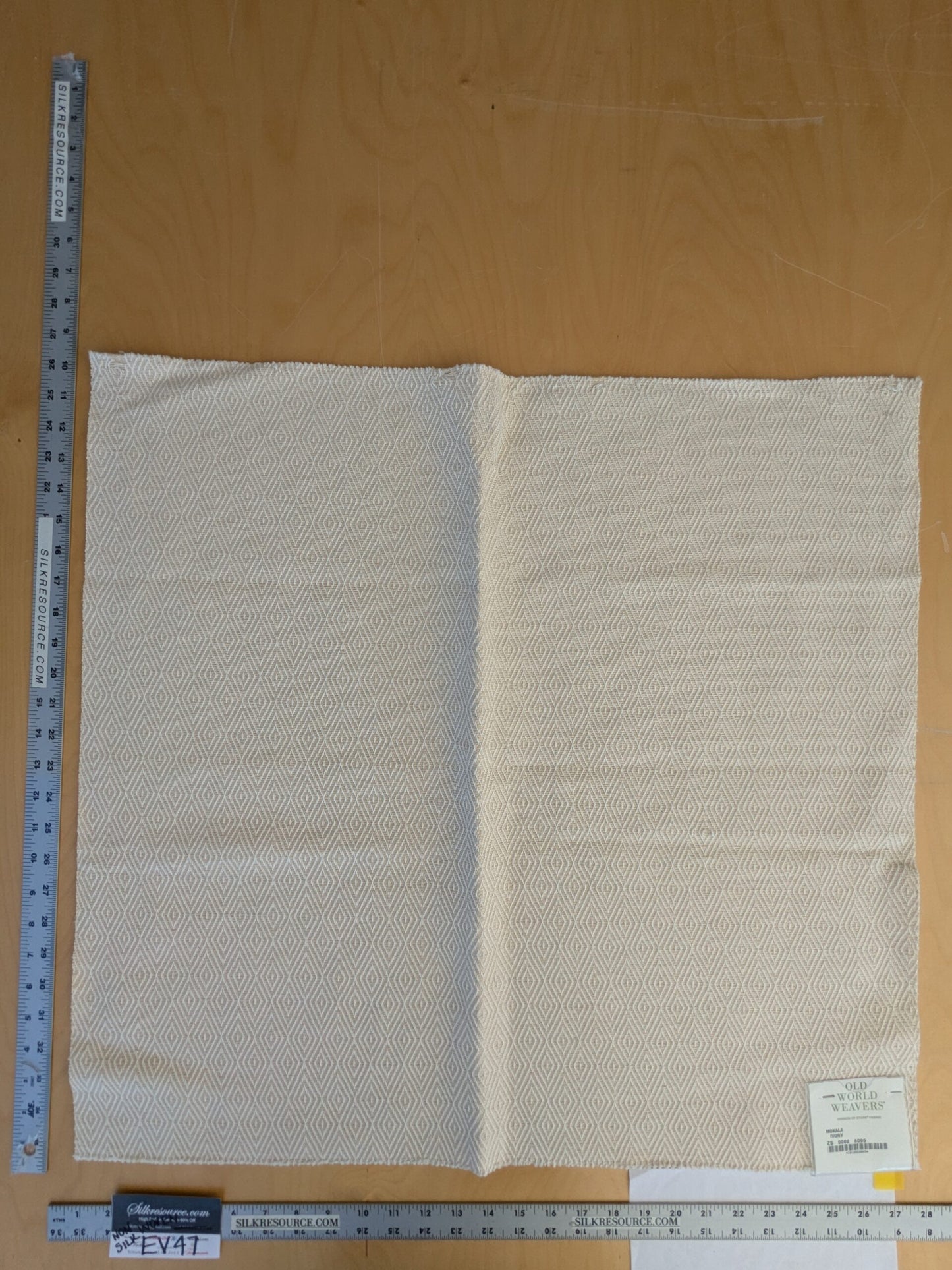 65 EV47 Square Scalamandre Old World Weavers Mokala Revrs Ivory Cream Jacquard Small Scale Diamond Ogee Reversible