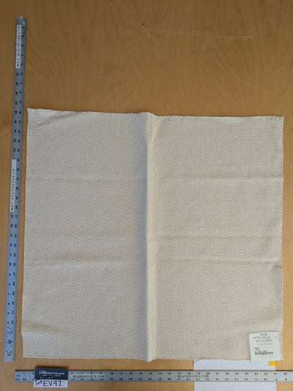 65 EV47 Square Scalamandre Old World Weavers Mokala Revrs Ivory Cream Jacquard Small Scale Diamond Ogee Reversible