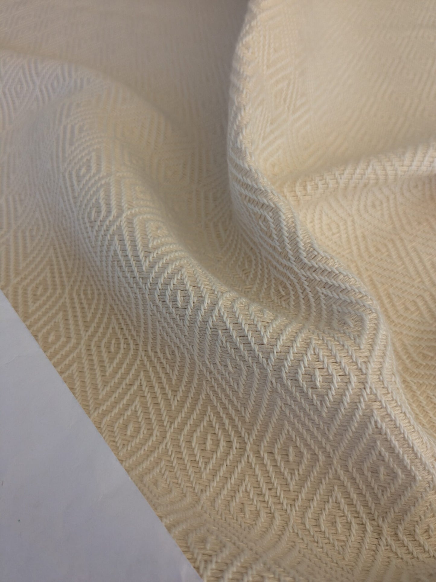 65 EV47 Square Scalamandre Old World Weavers Mokala Revrs Ivory Cream Jacquard Small Scale Diamond Ogee Reversible