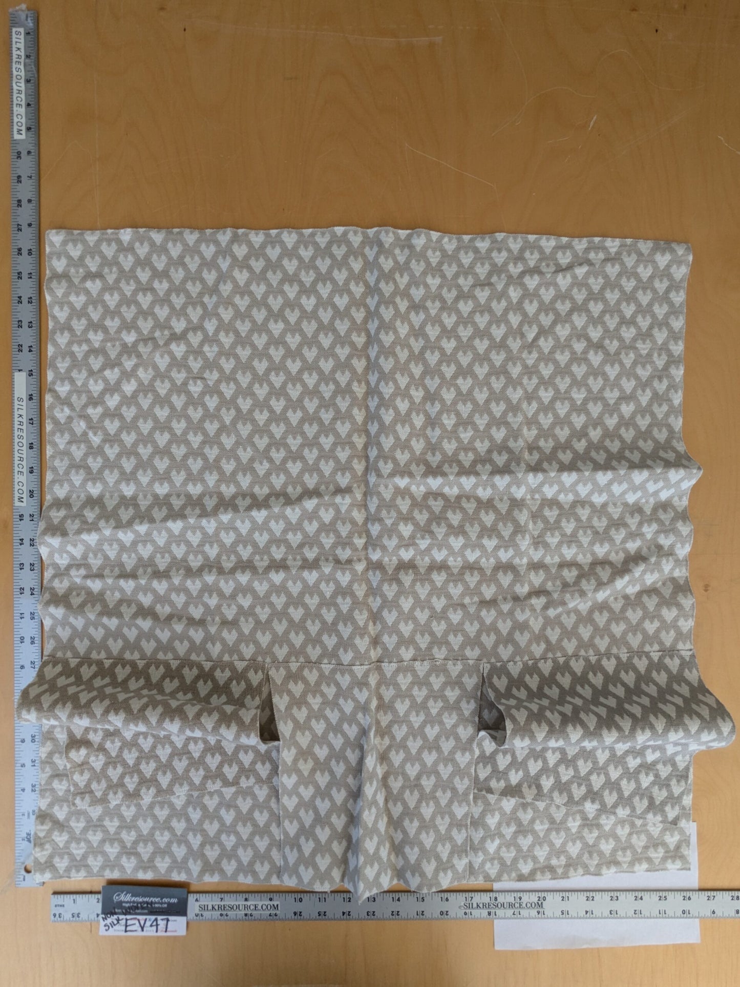 83 EV47 Square Scalamandre Bolonia Cloud Light Brown Cream Linen Small Scale 26"x26"