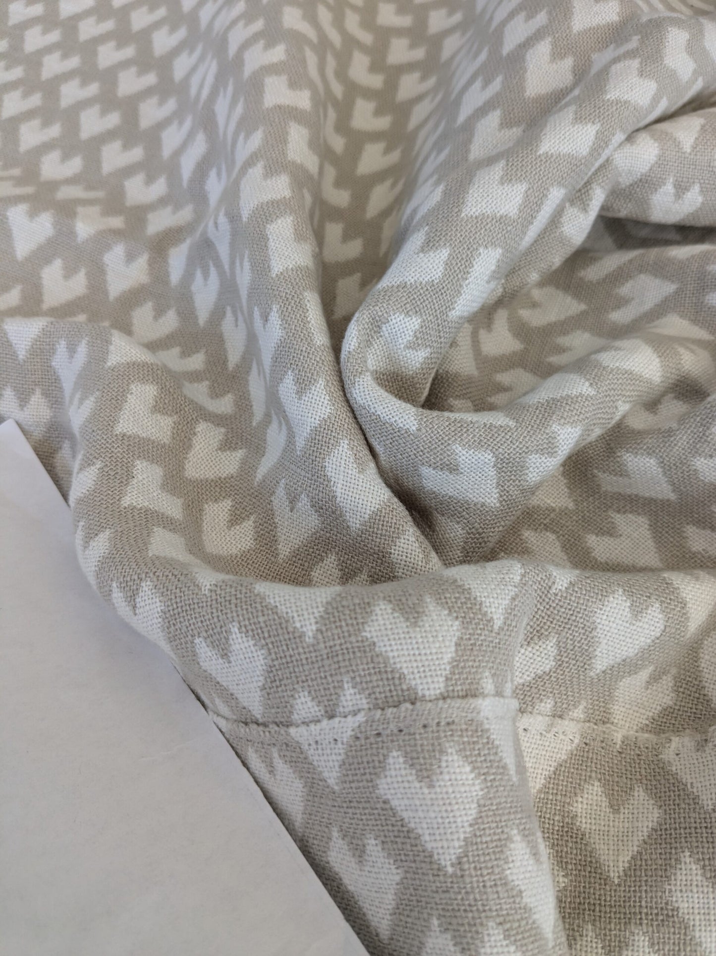 83 EV47 Square Scalamandre Bolonia Cloud Light Brown Cream Linen Small Scale 26"x26"