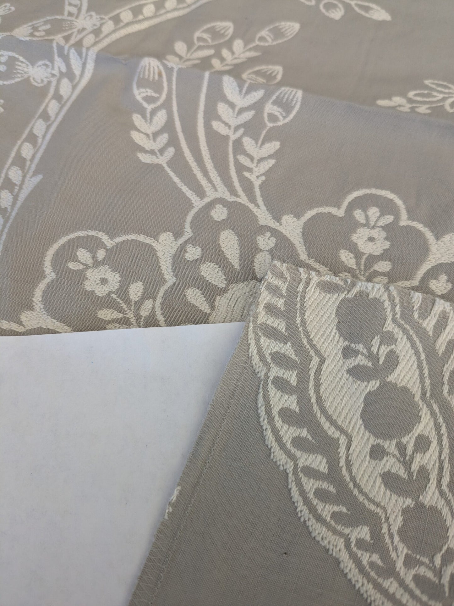 92 EV47 Square Scalamandre KAVERI VINE PEARL GREY Renaissance Chenille Pumice Beige Floral Botanical