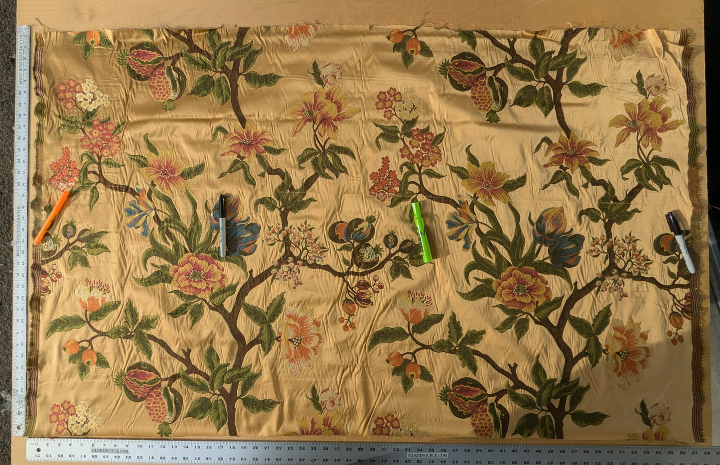 0.9y Scalamandre Frida Gold On Multi Vibrant Mexican Floral &amp; Fruits Frida Kahlo Old World Weavers Flower Lampas MSRP USD 546/y Minor Defect