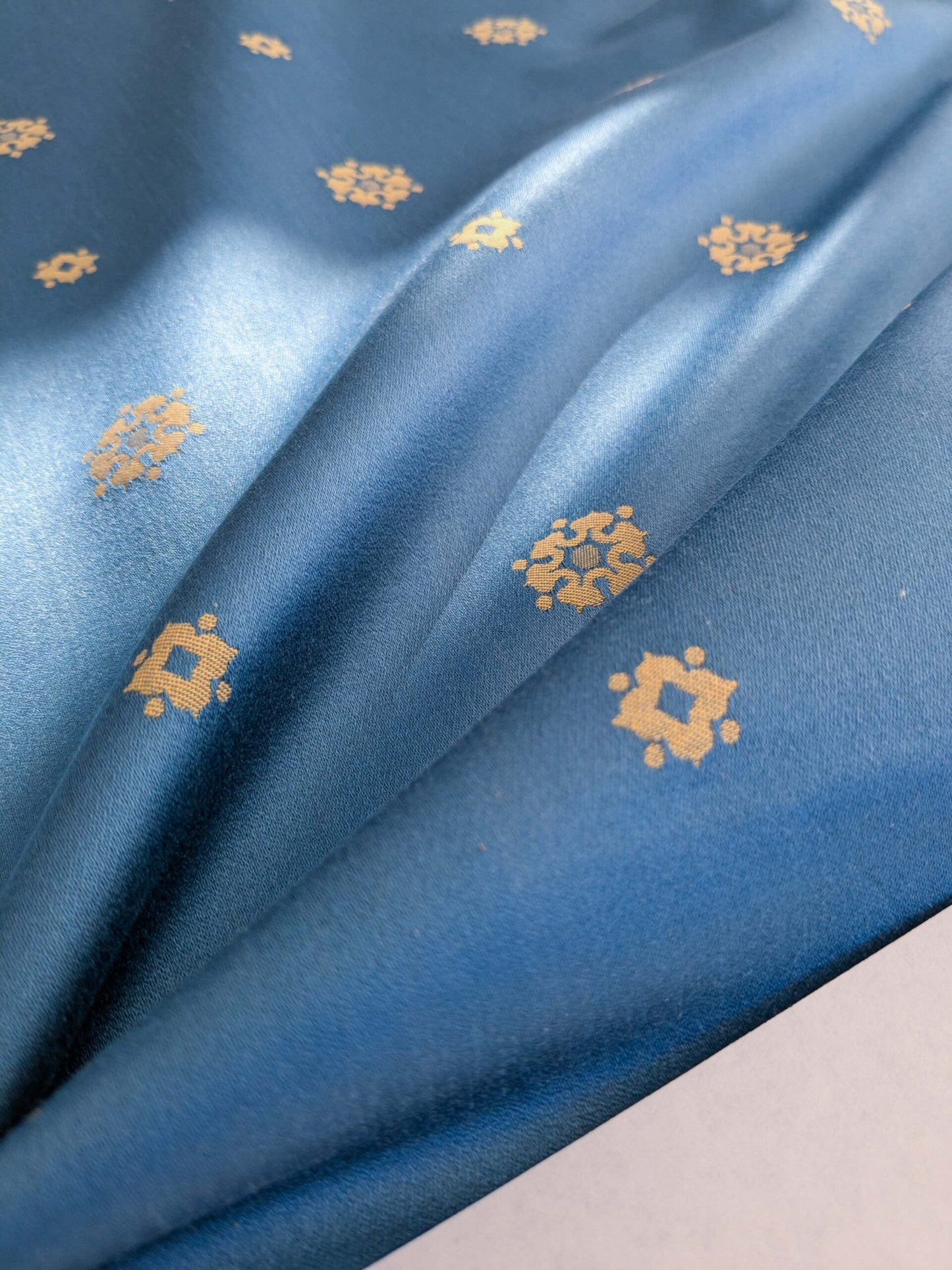 By yard Scalamandre Old World Weavers Classic Antique Sunflower Renaissance Damask Venetian Blue Gold White House