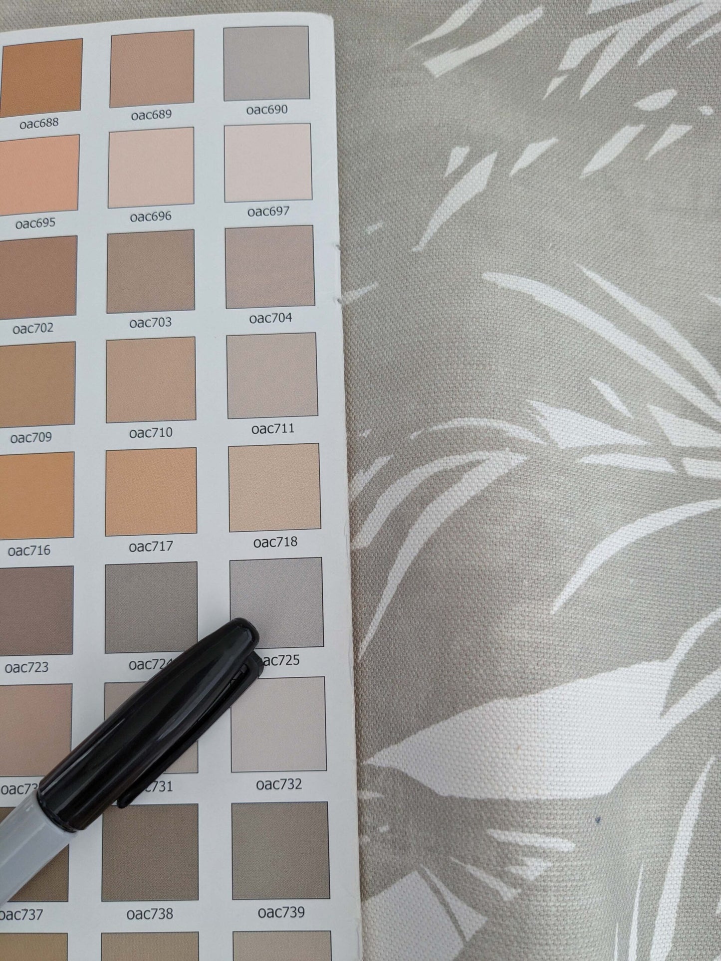 By yard Scalamandre Grey Watkins Palm Print Grey White Huge Leaf Botanical Foliage Tropical Linen Cotton MSRP USD 338/y