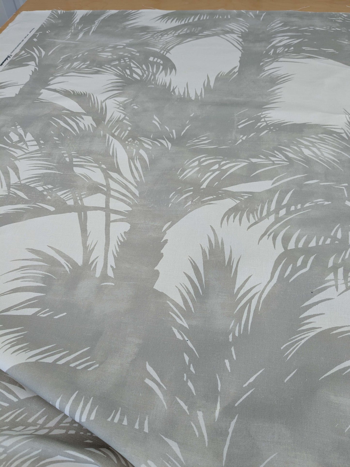 By yard Scalamandre Grey Watkins Palm Print Grey White Huge Leaf Botanical Foliage Tropical Linen Cotton MSRP USD 338/y